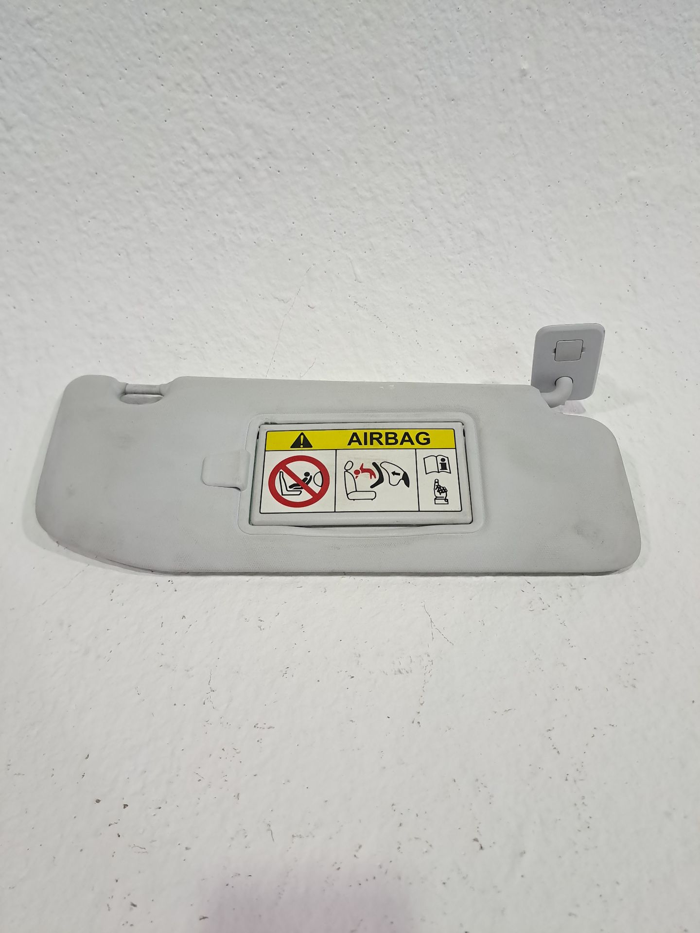 Para-sol direito PEUGEOT 208 (P2)