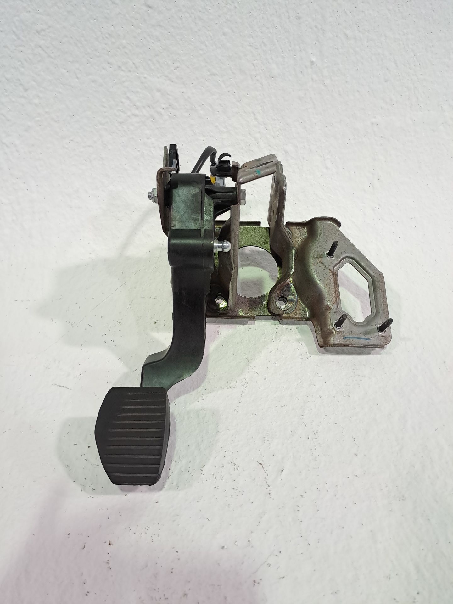 Pedal da embreagem PEUGEOT 208 (P2)