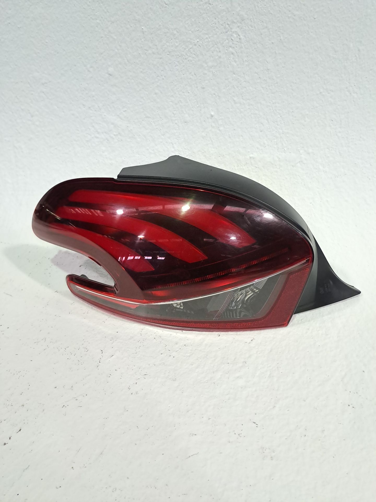 Heckleuchte links PEUGEOT 208 (P2)