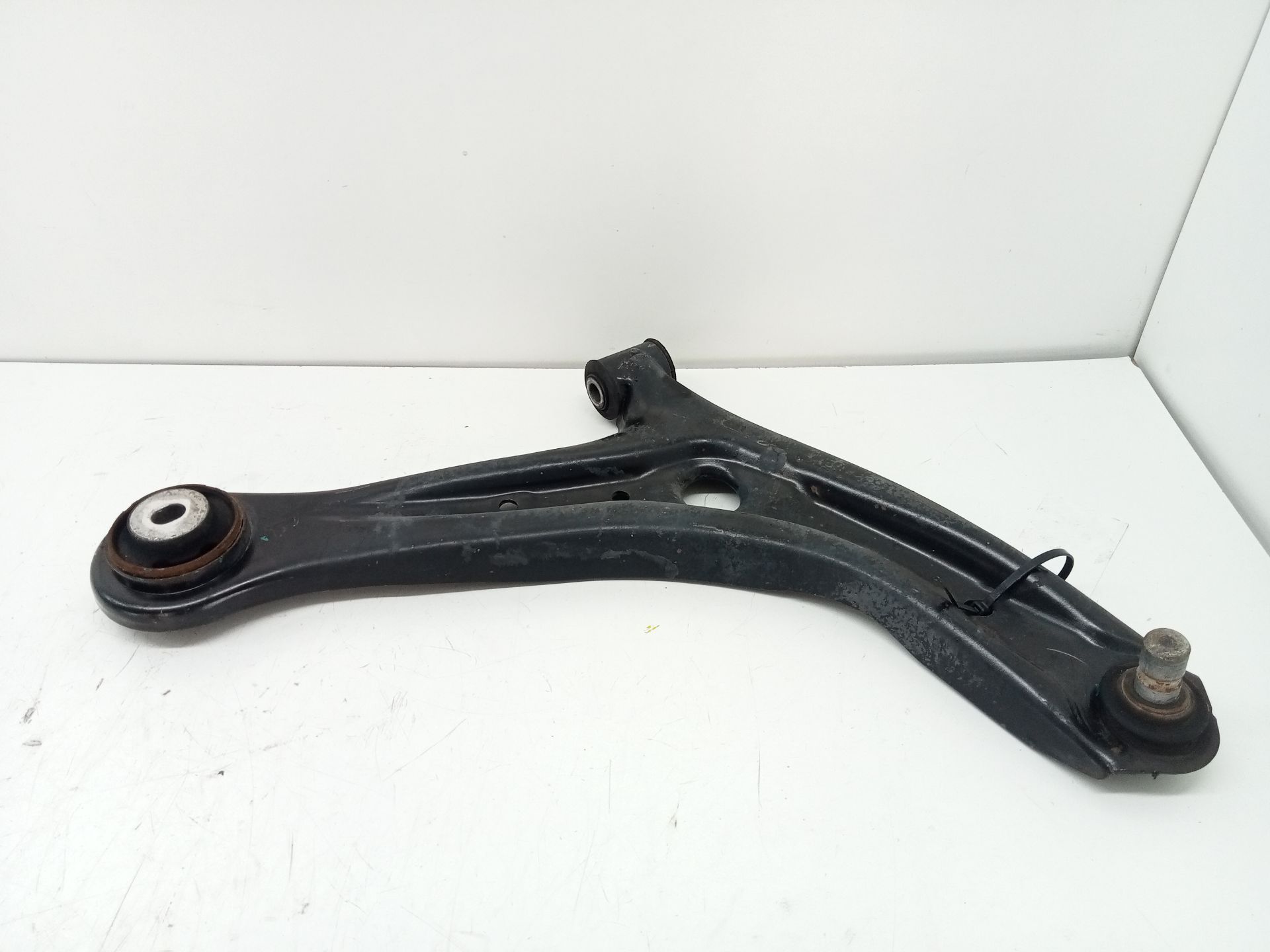 Front Right Lower Control Arm FORD KA+