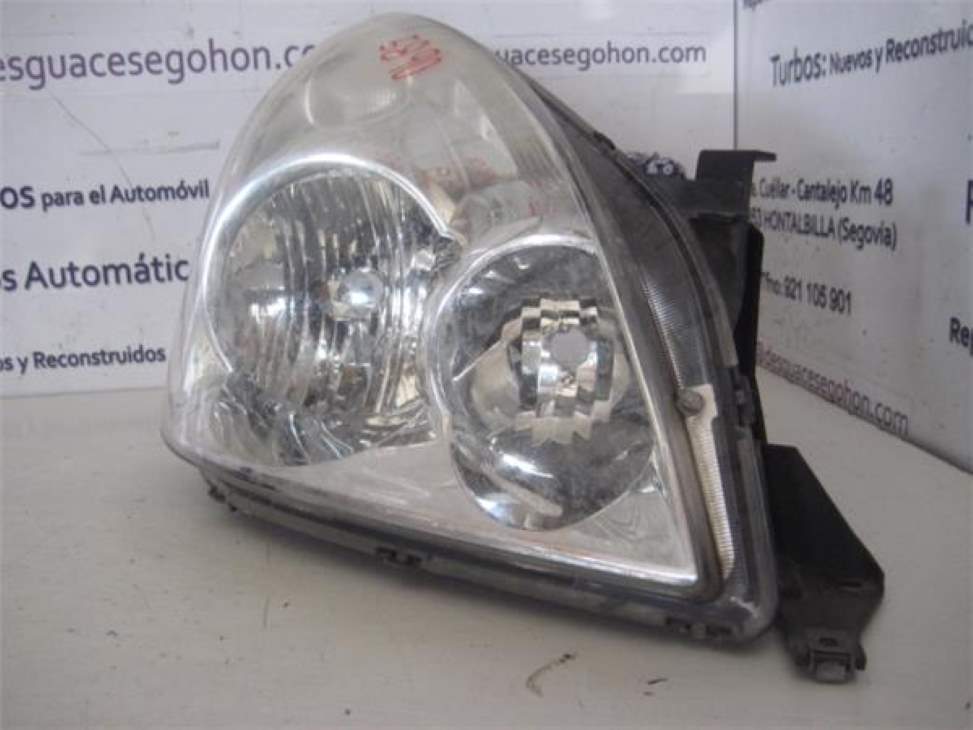 Phare droit TOYOTA COROLLA VERSO (R1)