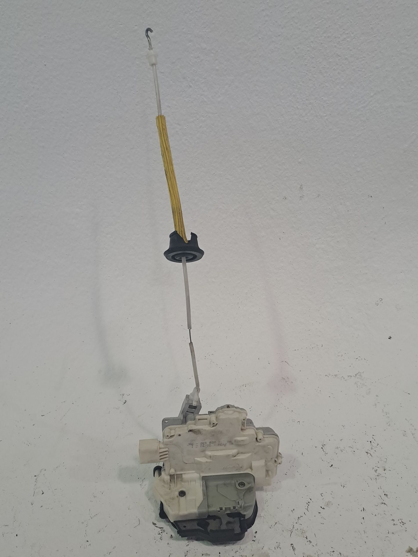 Rear left door lock AUDI A4 AVANT (8E)