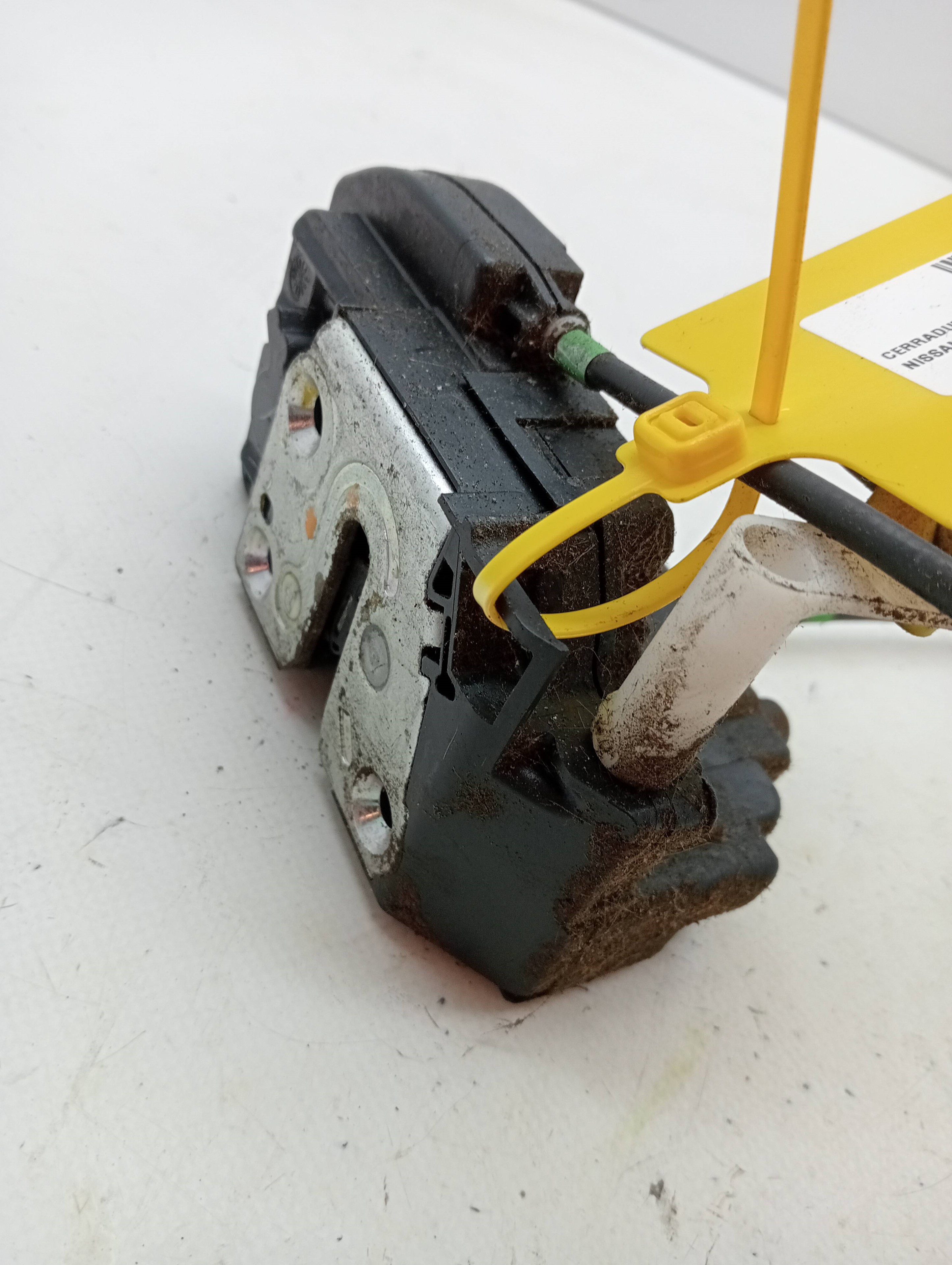 Fechadura da porta dianteira esquerda NISSAN MICRA (K12E)