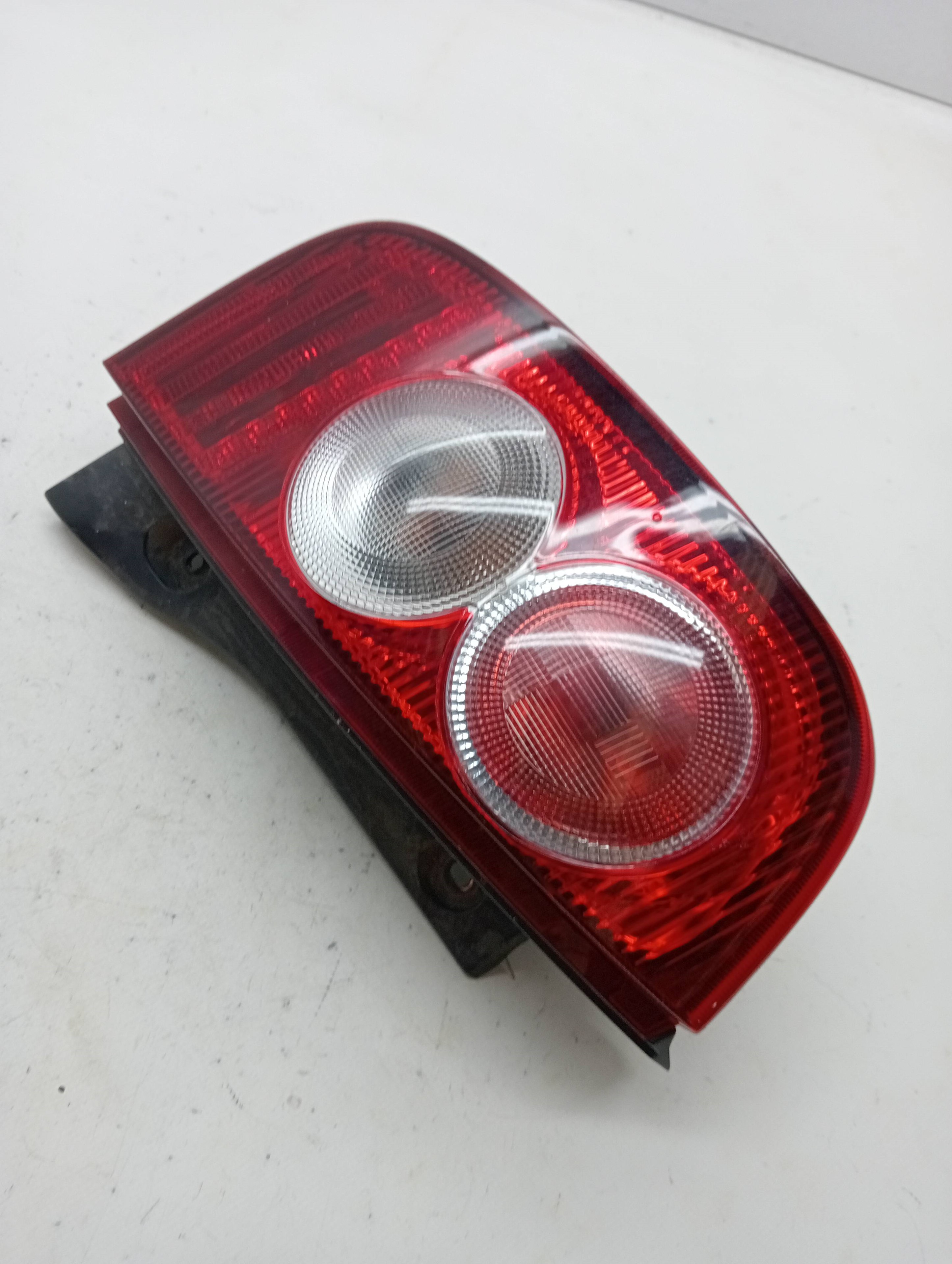 Heckleuchte links NISSAN MICRA (K12E)