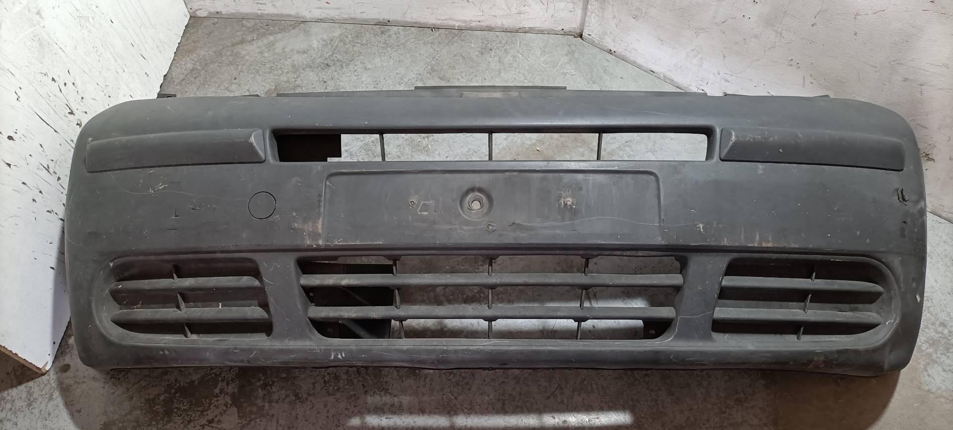 PARAGOLPES DELANTERO RENAULT TRAFIC COMBI (AB 4.01)
