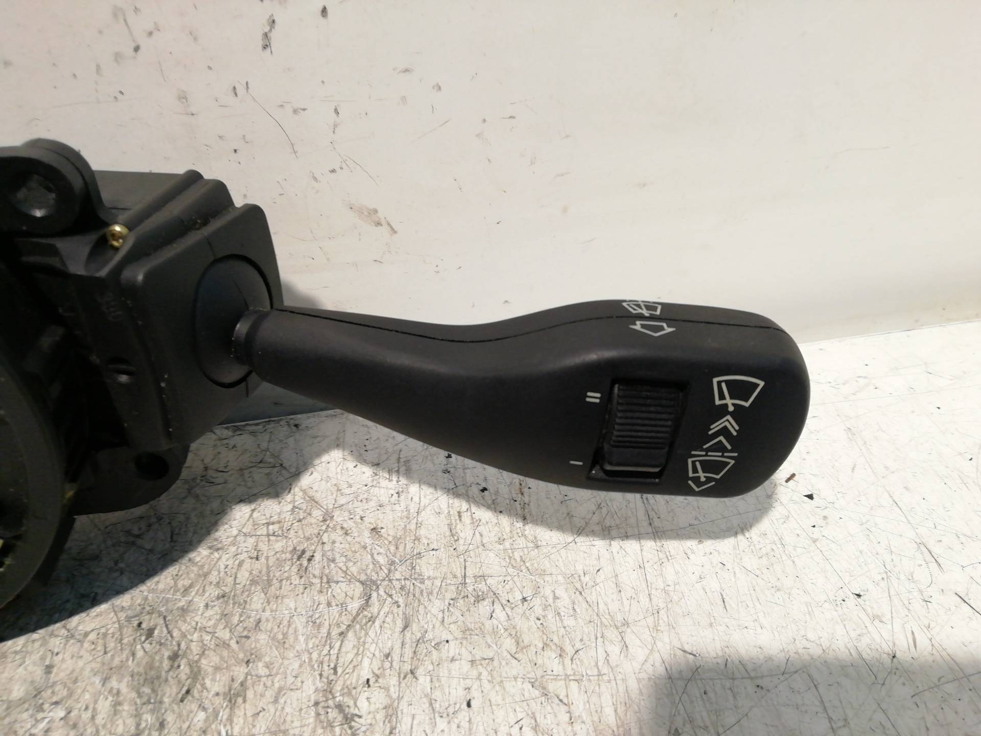 Commande d'essuie-glace BMW SERIE 3 BERLINA (E30)