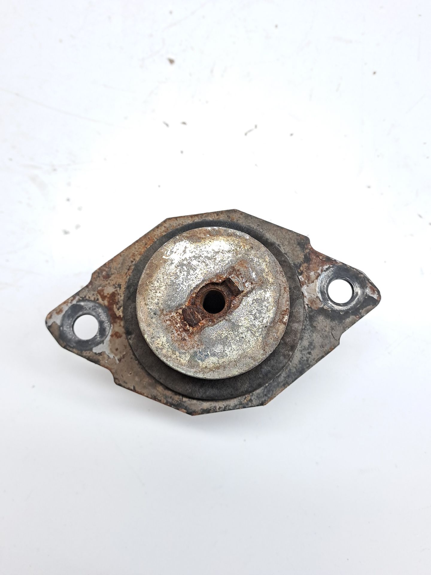 Engine mount VOLKSWAGEN GOLF III BERLINA (1H1)