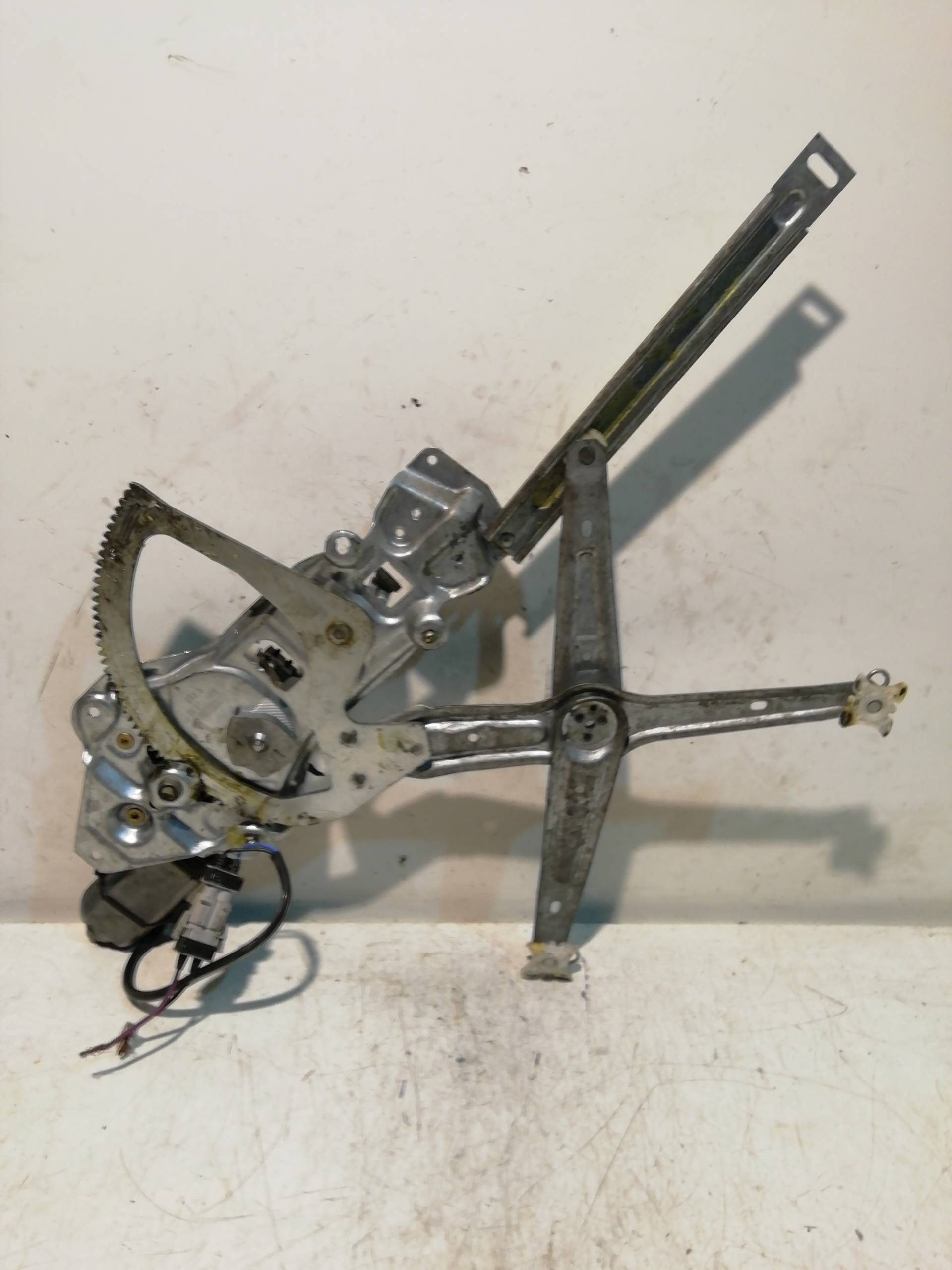 Front left window regulator BMW SERIE 5 BERLINA (E34)