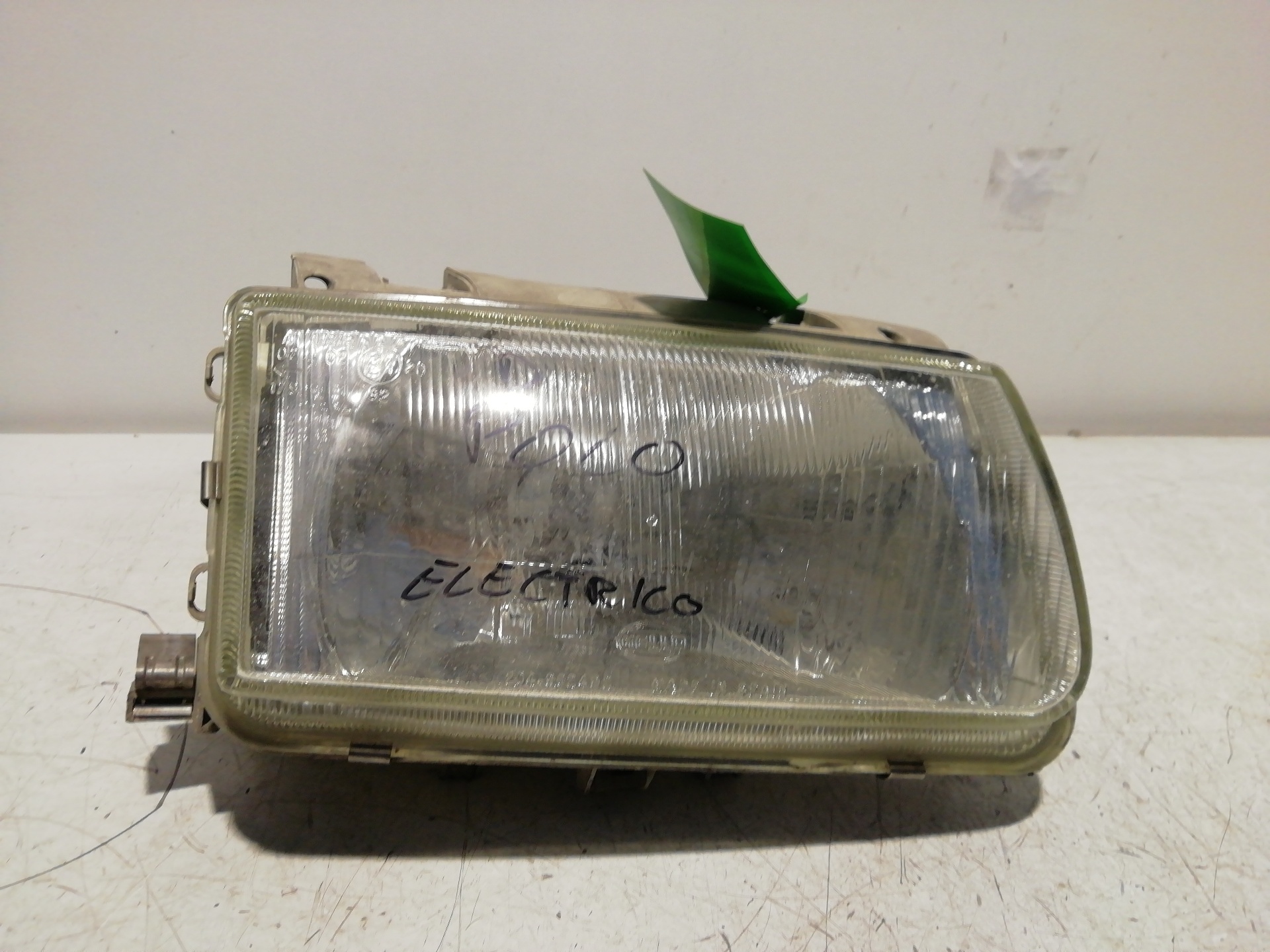Phare droit VOLKSWAGEN POLO CLASSIC (6V2)