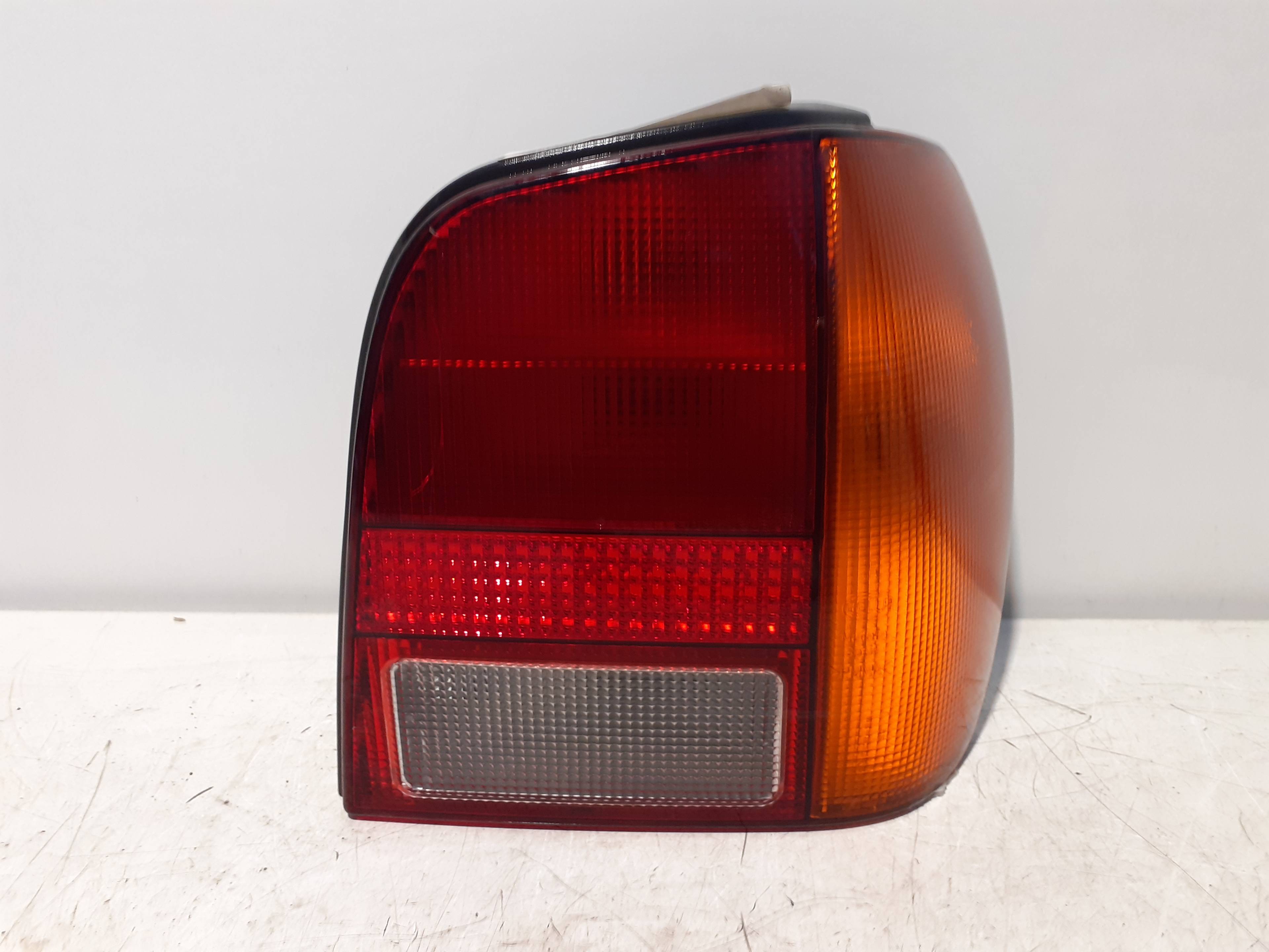 Heckleuchte rechts VOLKSWAGEN POLO CLASSIC (6V2)