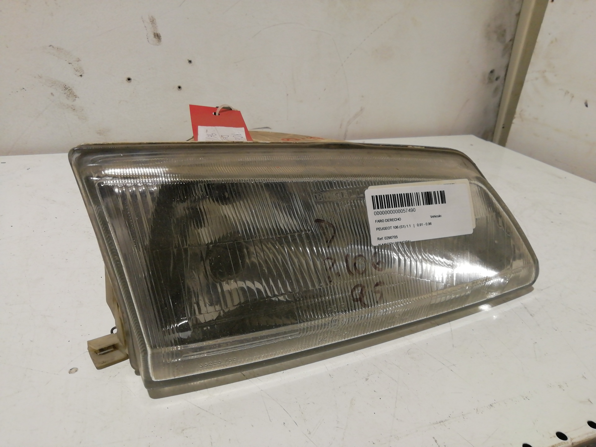 Right headlight PEUGEOT 106 (S1)