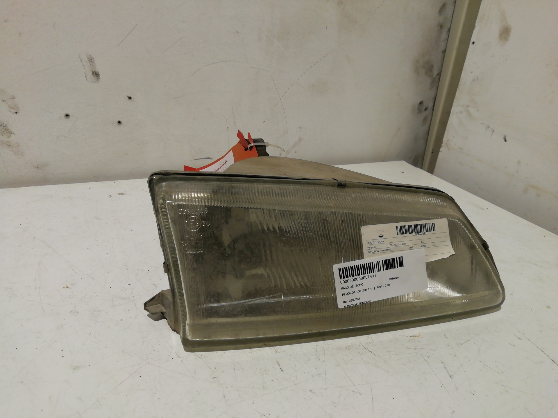 Right headlight PEUGEOT 106 (S1)