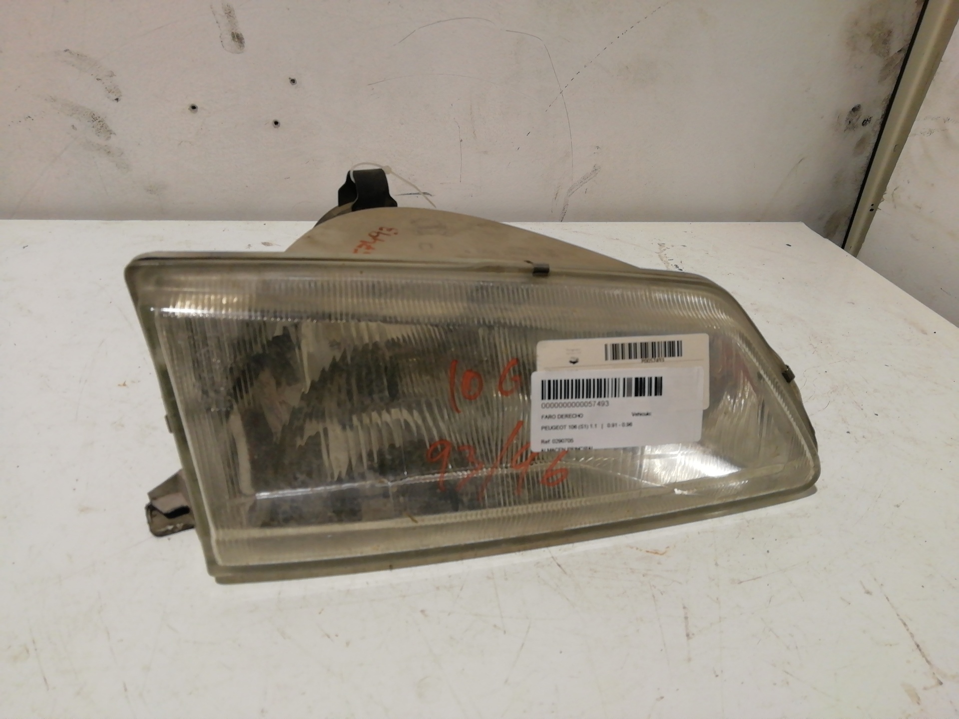 Right headlight PEUGEOT 106 (S1)