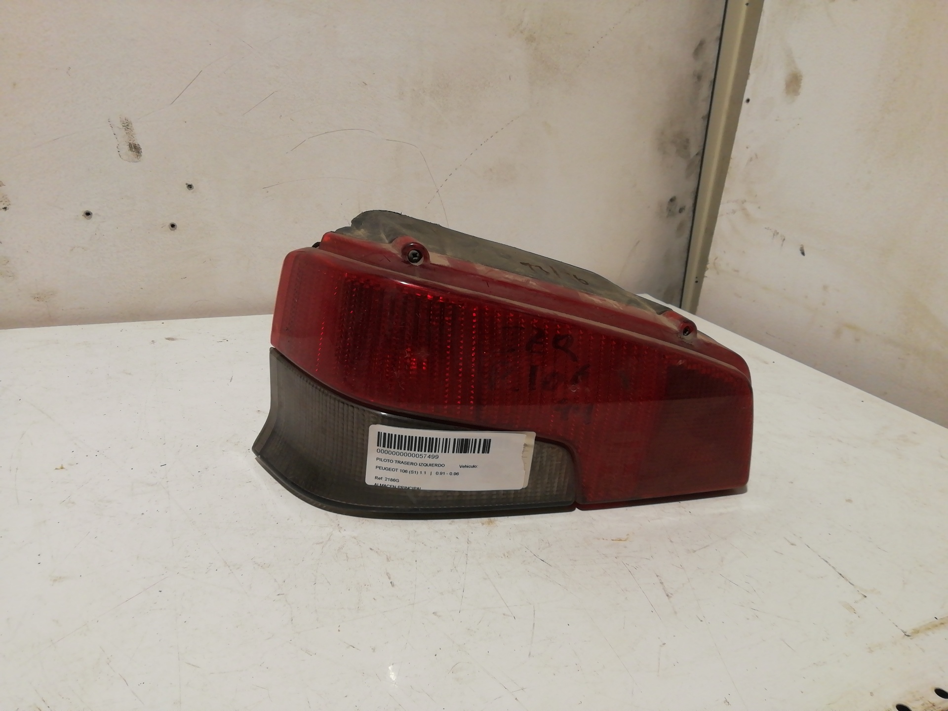 Rear Light Left PEUGEOT 106 (S1)