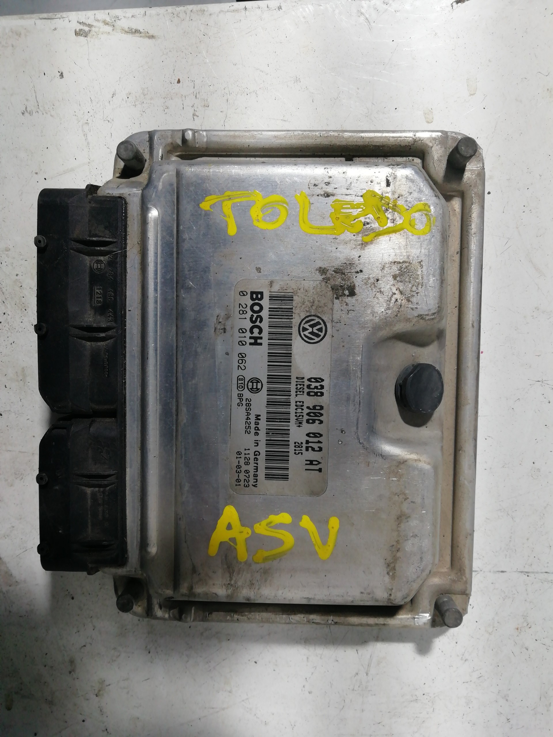 Calculateur moteur VOLKSWAGEN POLO BERLINA (6N1)