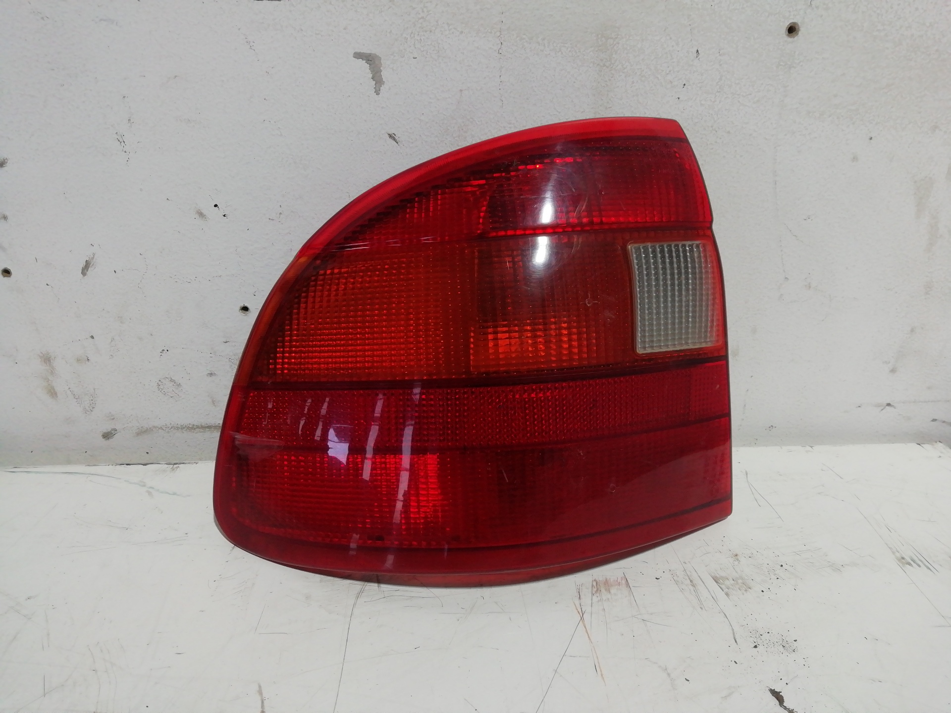 Heckleuchte links OPEL ASTRA F BERLINA