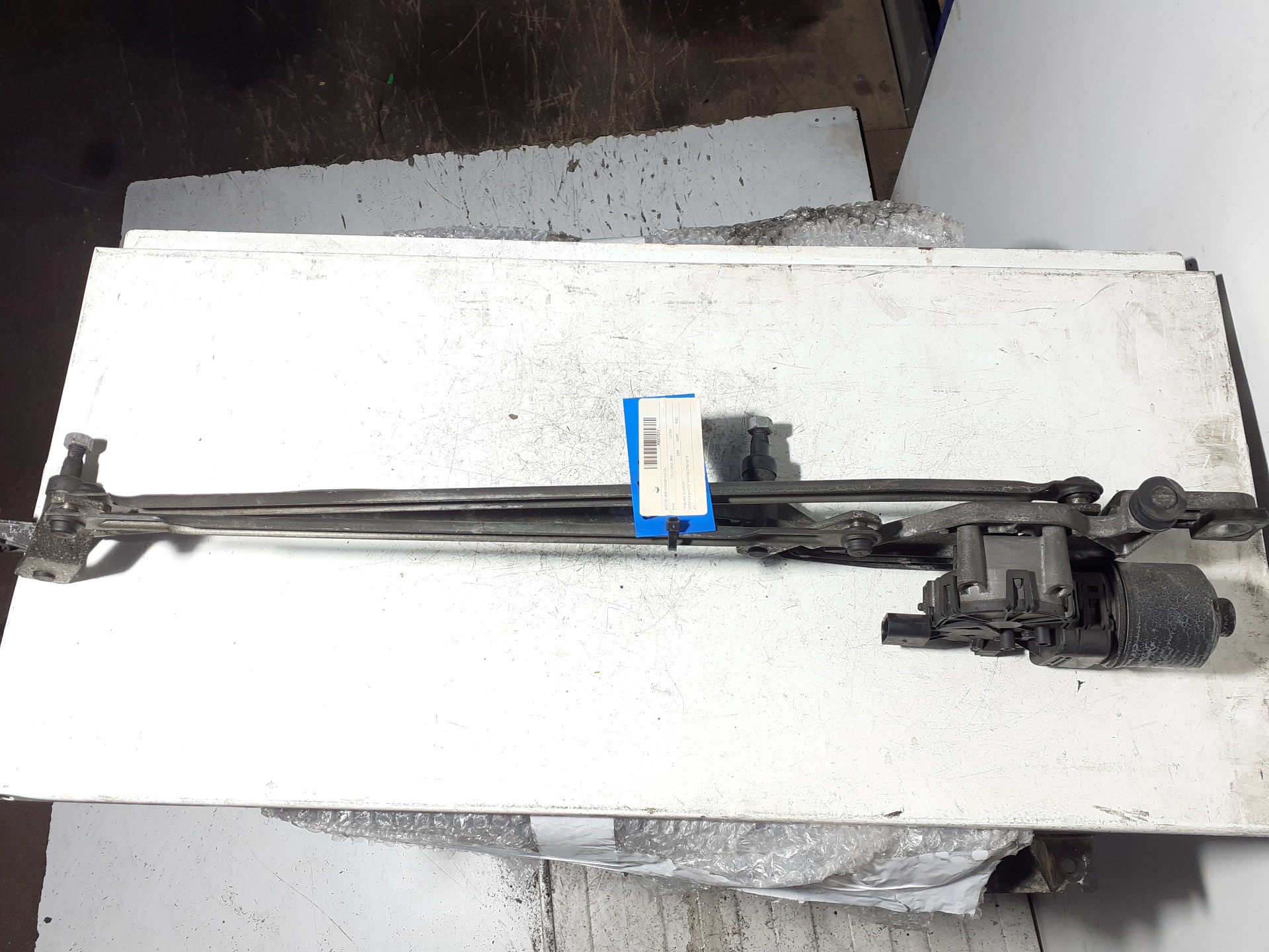 Scheibenwischermotor vorne FORD FOCUS LIM. (CB4)