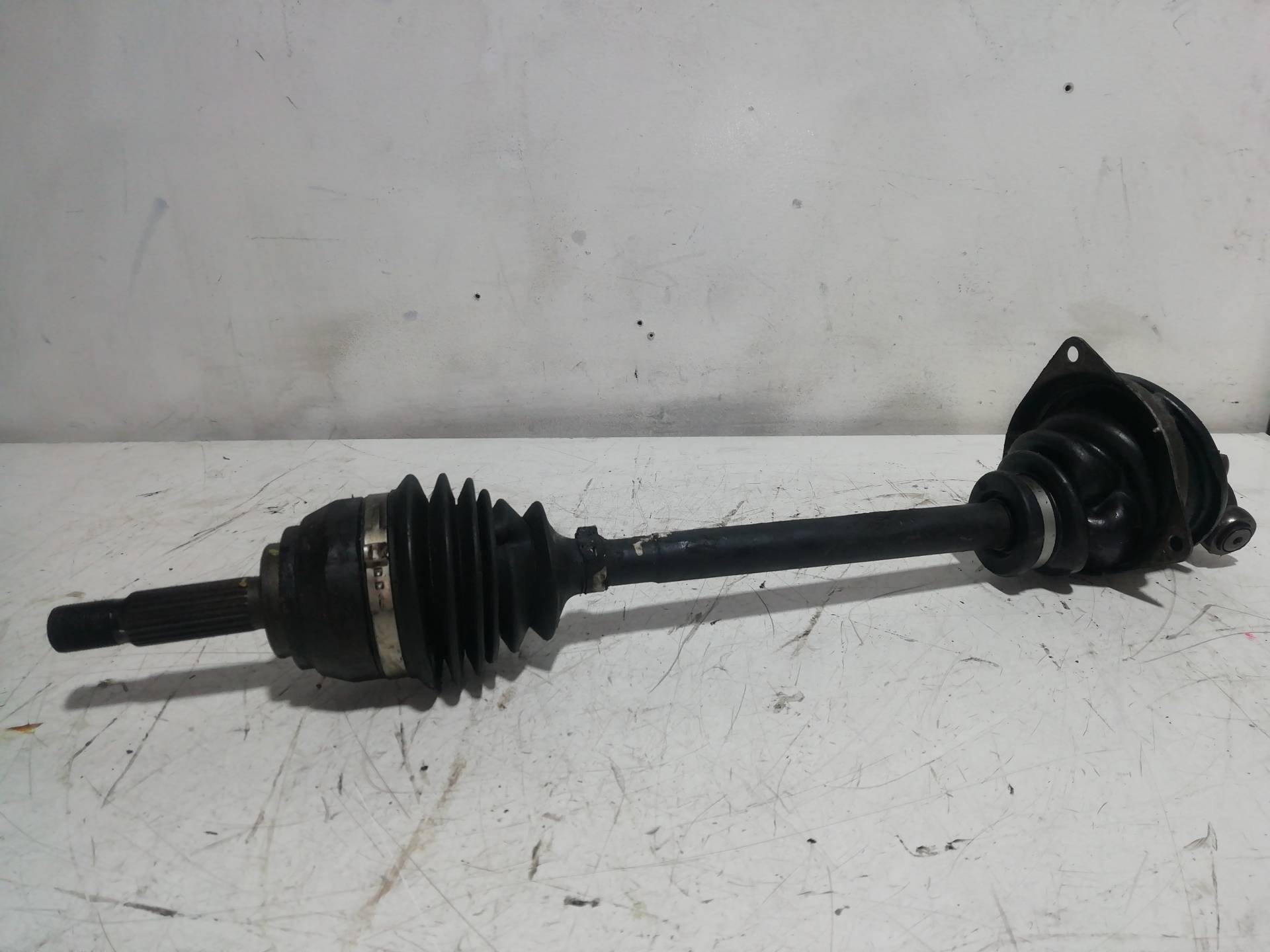 Antriebswelle vorne links MITSUBISHI CARISMA BERLINA 4 (DA0)