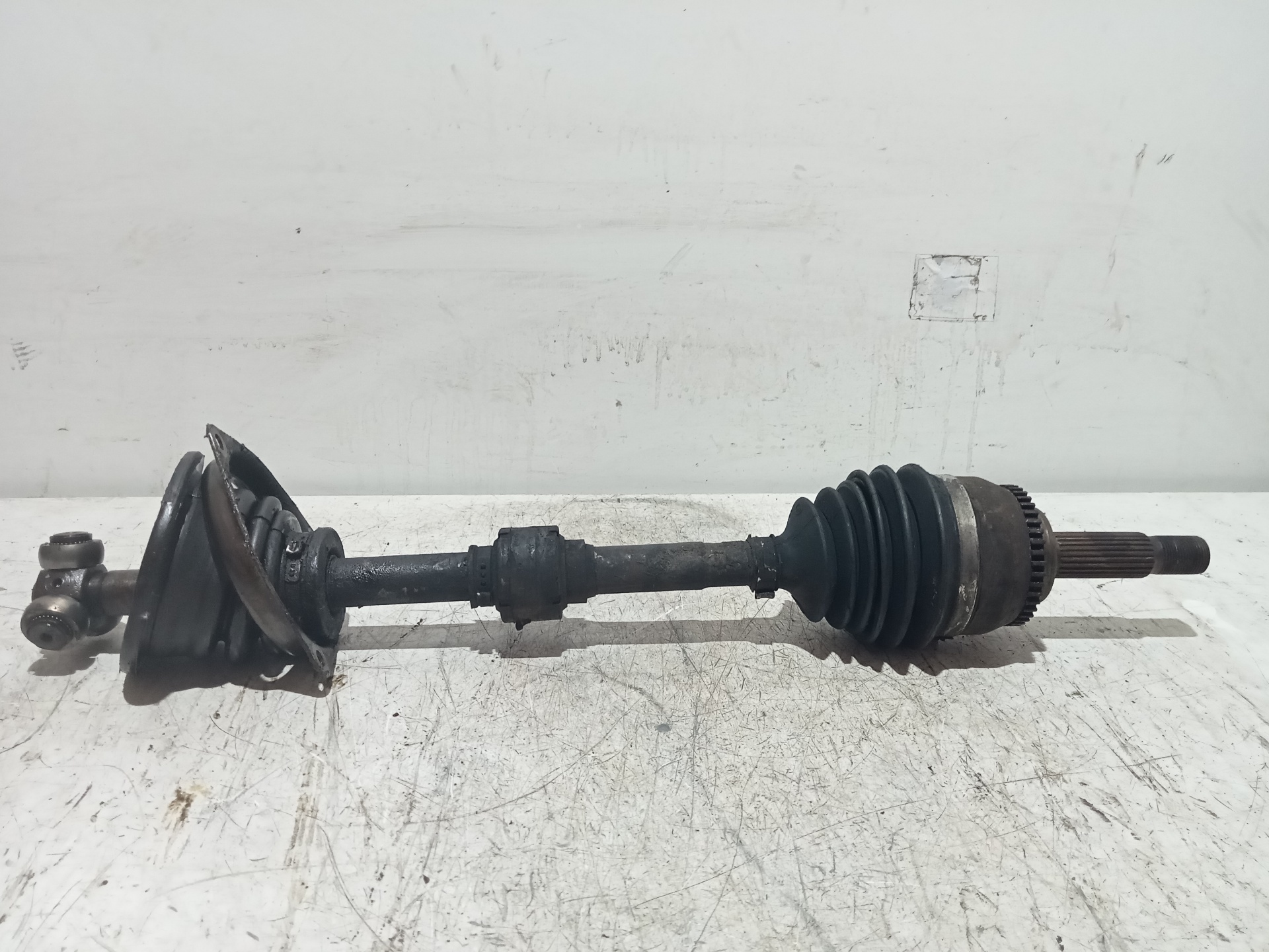 Antriebswelle vorne links MITSUBISHI CARISMA BERLINA 4 (DA0)