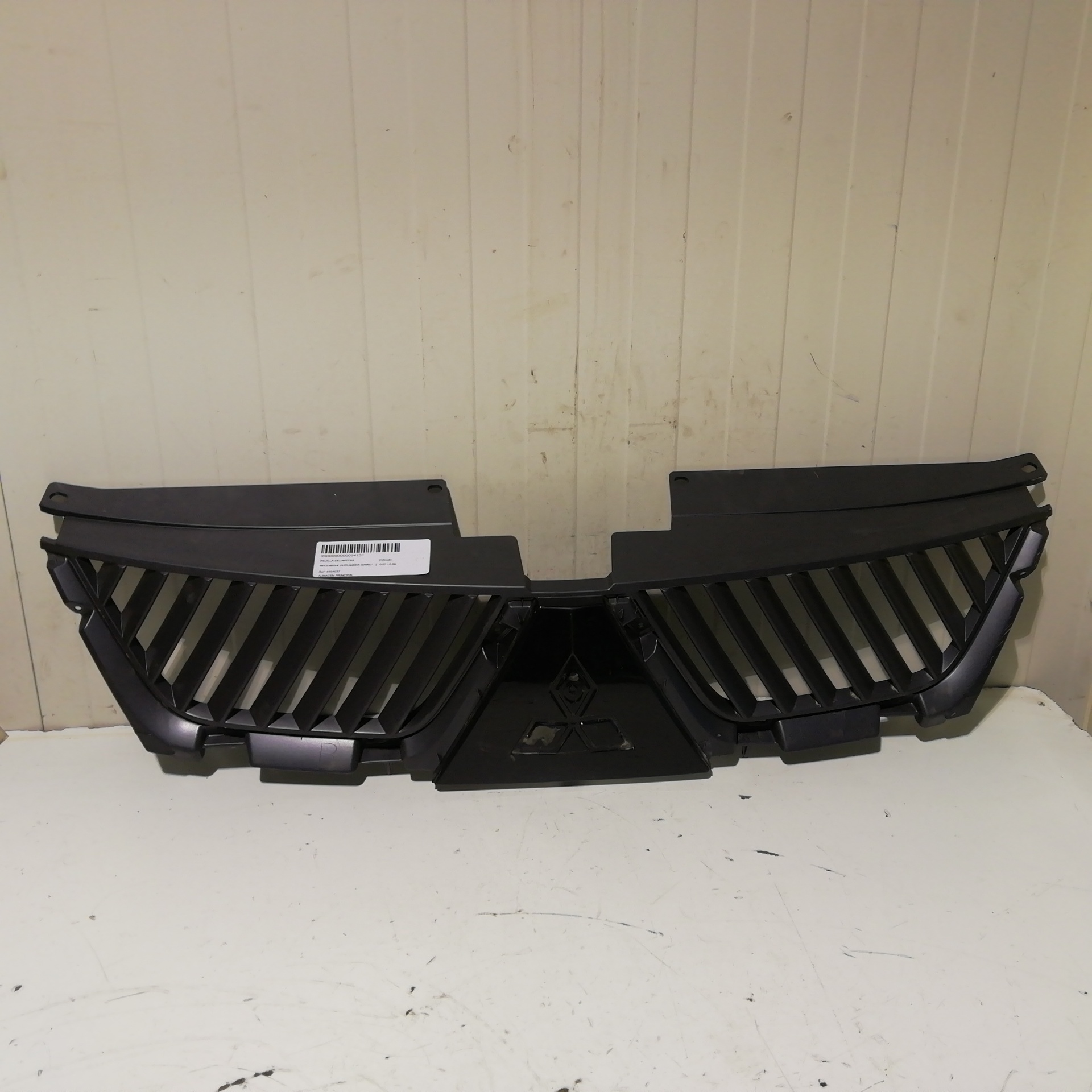 Front Grille MITSUBISHI CARISMA BERLINA 4 (DA0)