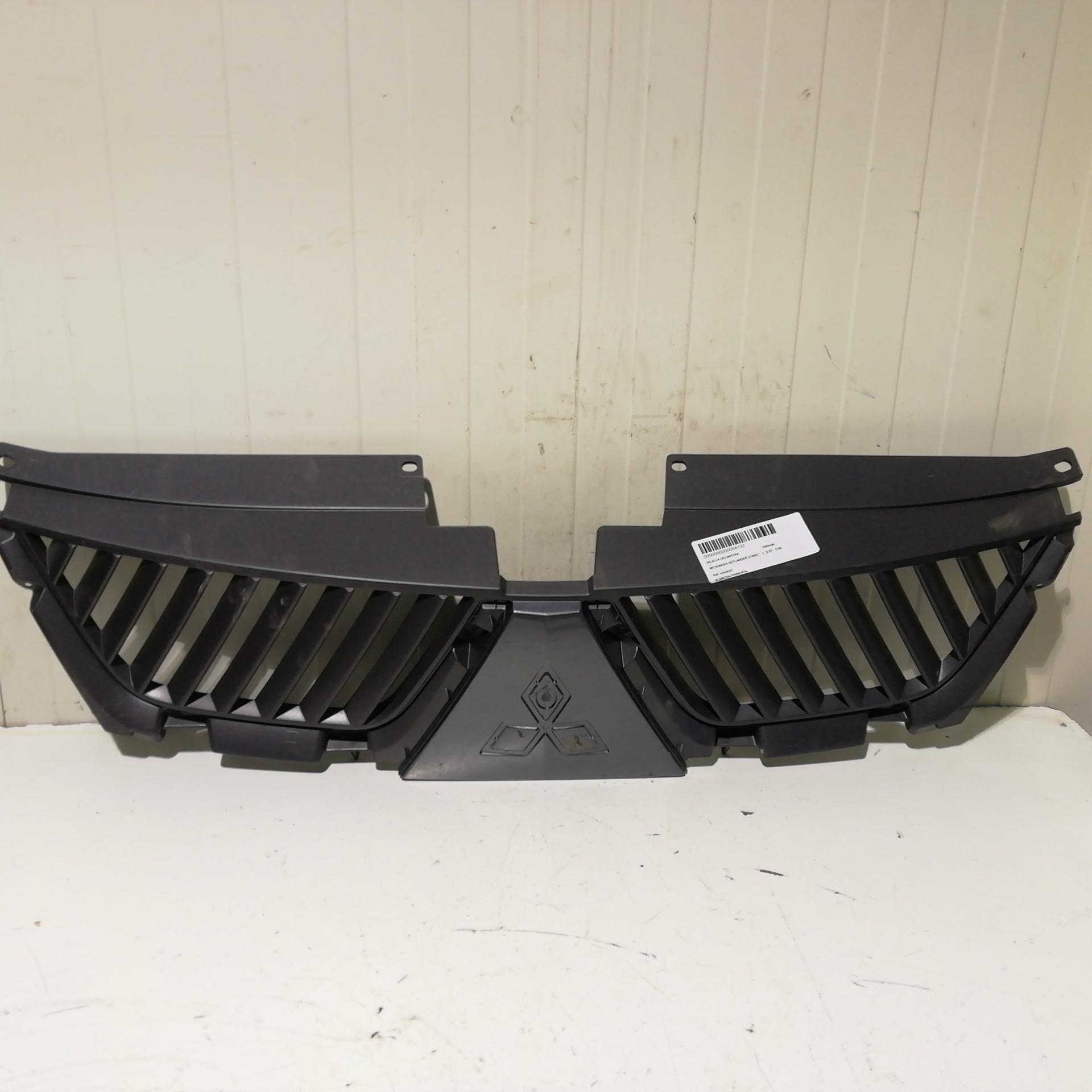 Front Grille MITSUBISHI CARISMA BERLINA 4 (DA0)
