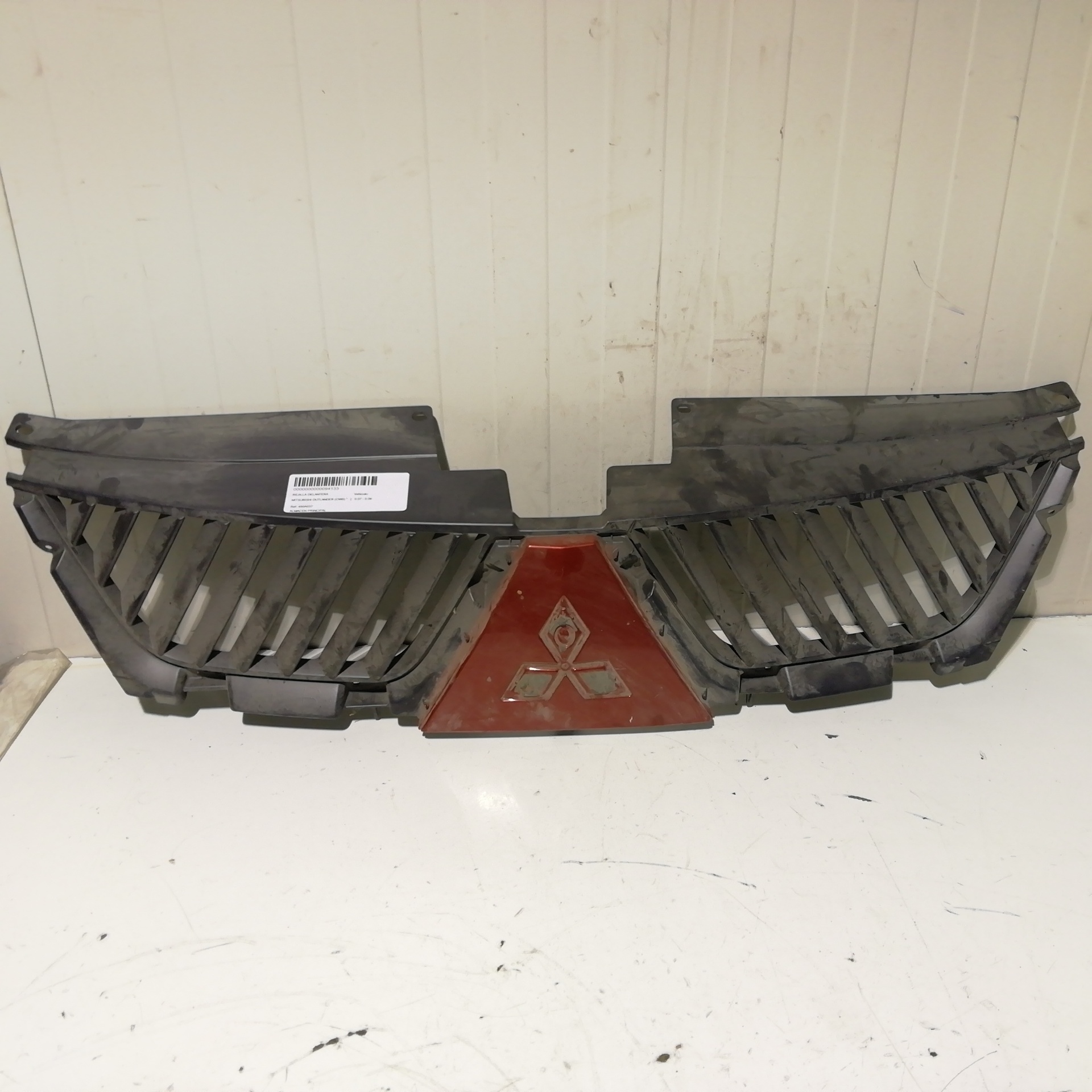 Front Grille MITSUBISHI CARISMA BERLINA 4 (DA0)