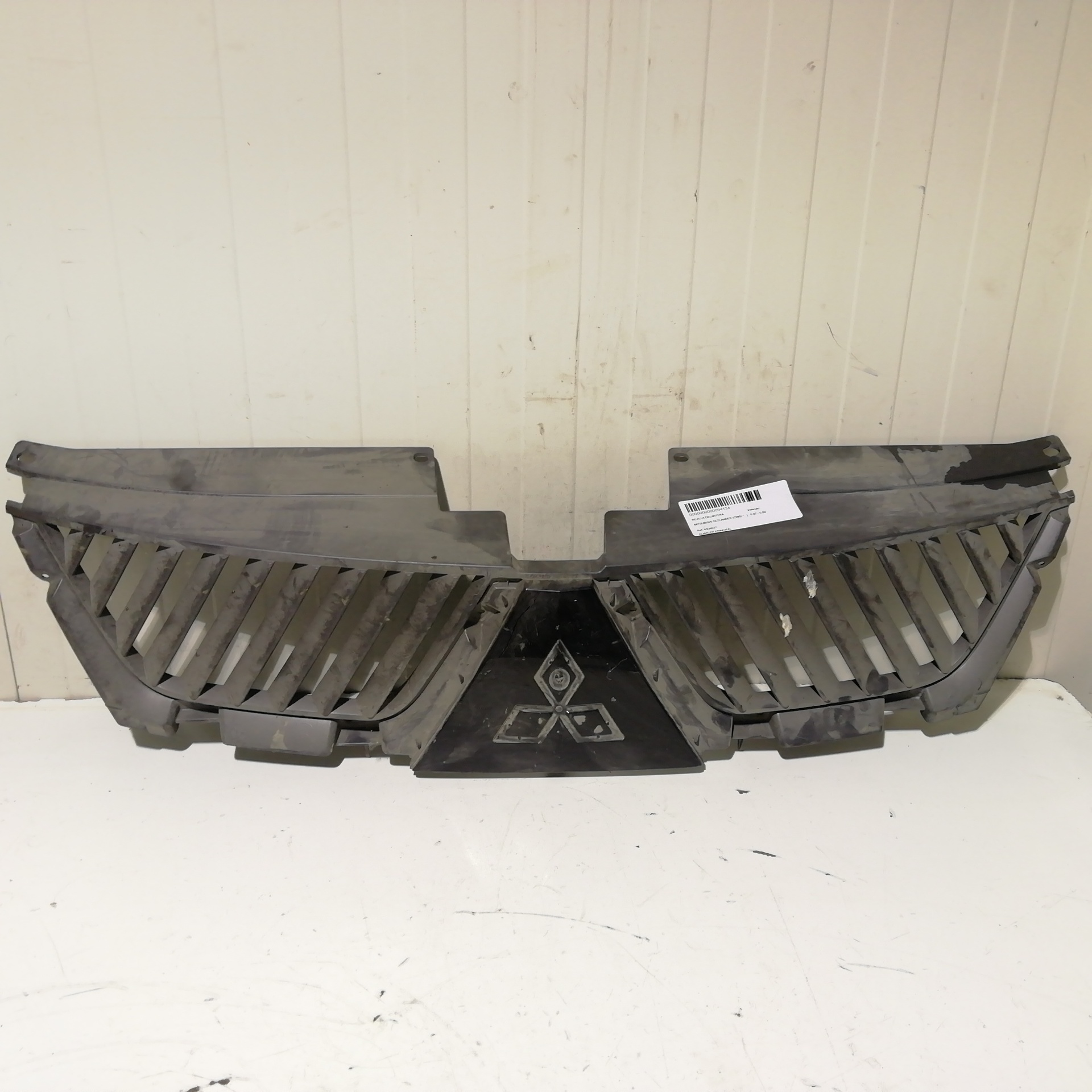 Front Grille MITSUBISHI CARISMA BERLINA 4 (DA0)