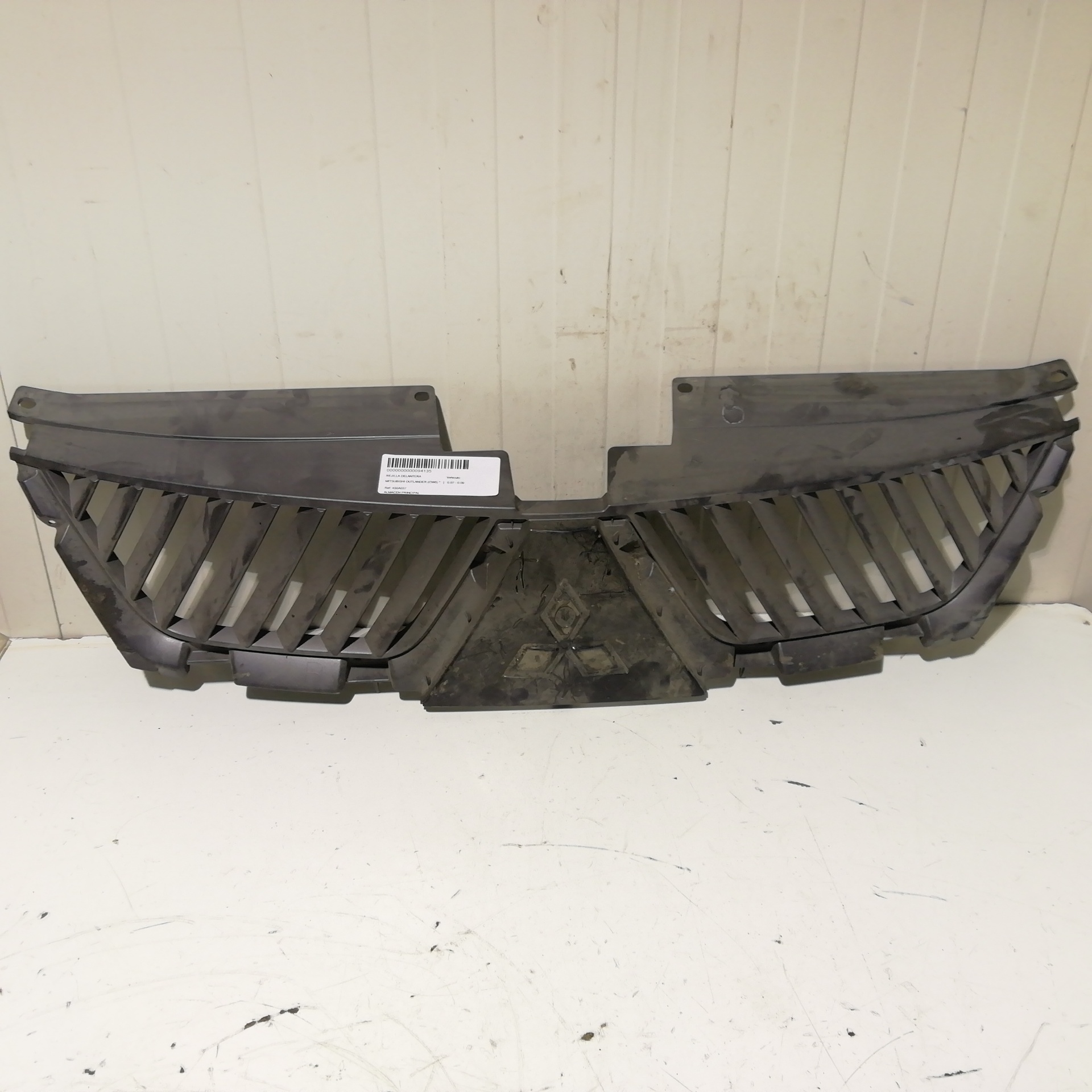 Front Grille MITSUBISHI CARISMA BERLINA 4 (DA0)