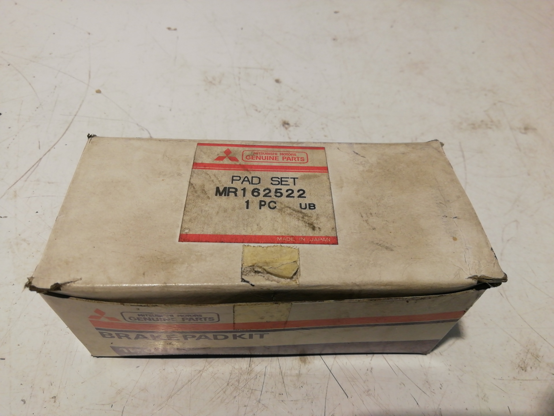Bremsbeläge MITSUBISHI CARISMA BERLINA 4 (DA0)