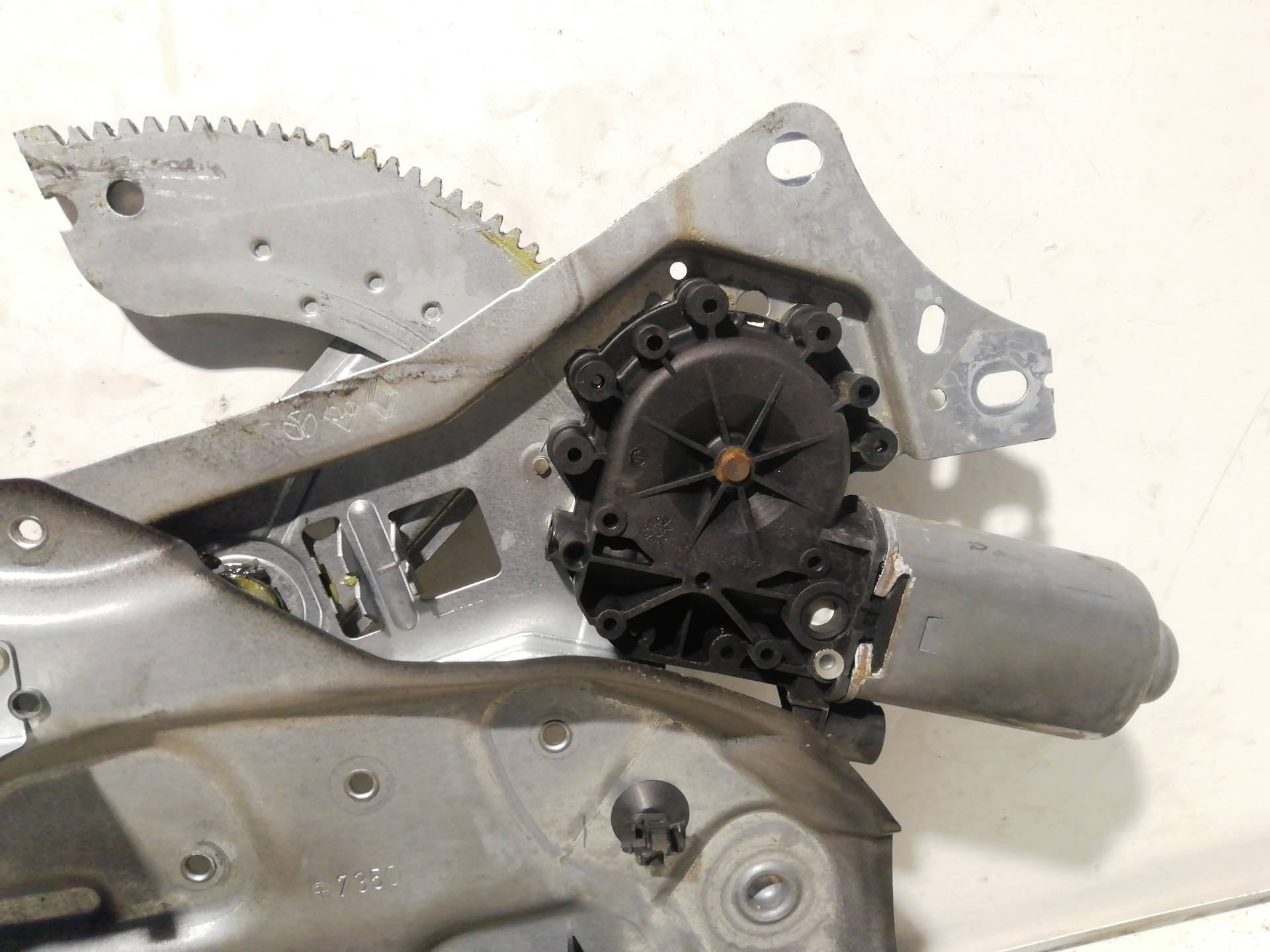 Lève-vitre avant droit RENAULT LAGUNA GRANDTOUR (K56)