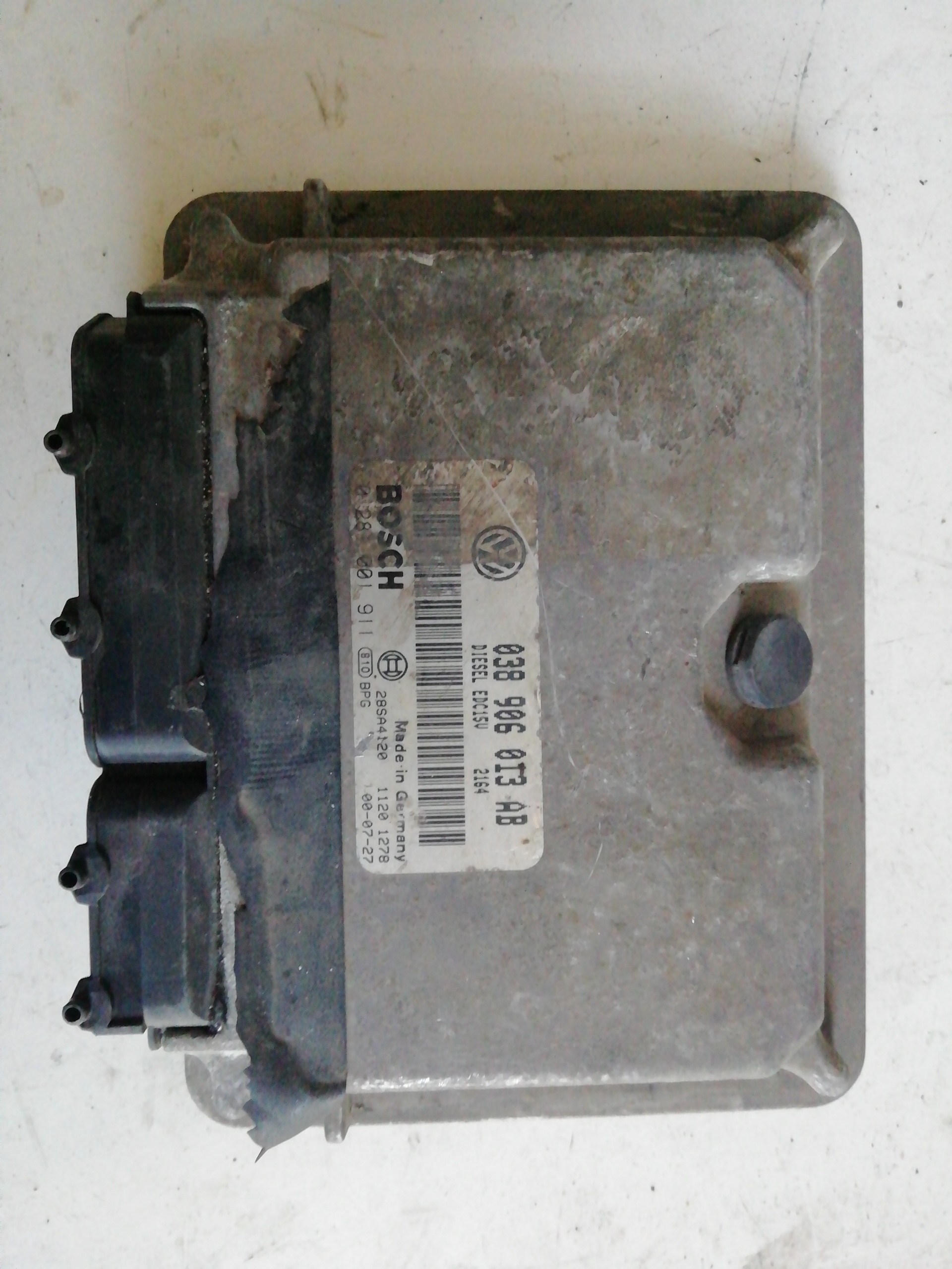 Engine control unit ECU VOLKSWAGEN GOLF IV BERLINA (1J1)