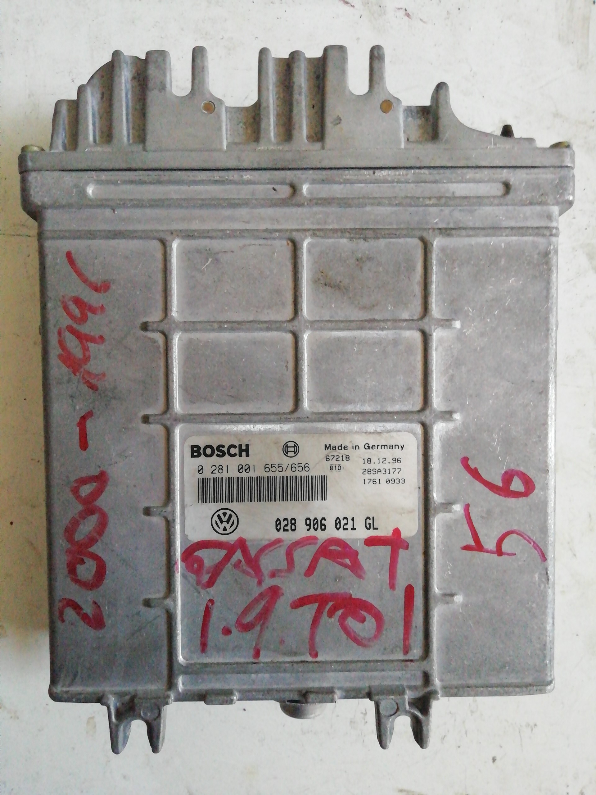 Engine control unit ECU VOLKSWAGEN GOLF IV BERLINA (1J1)