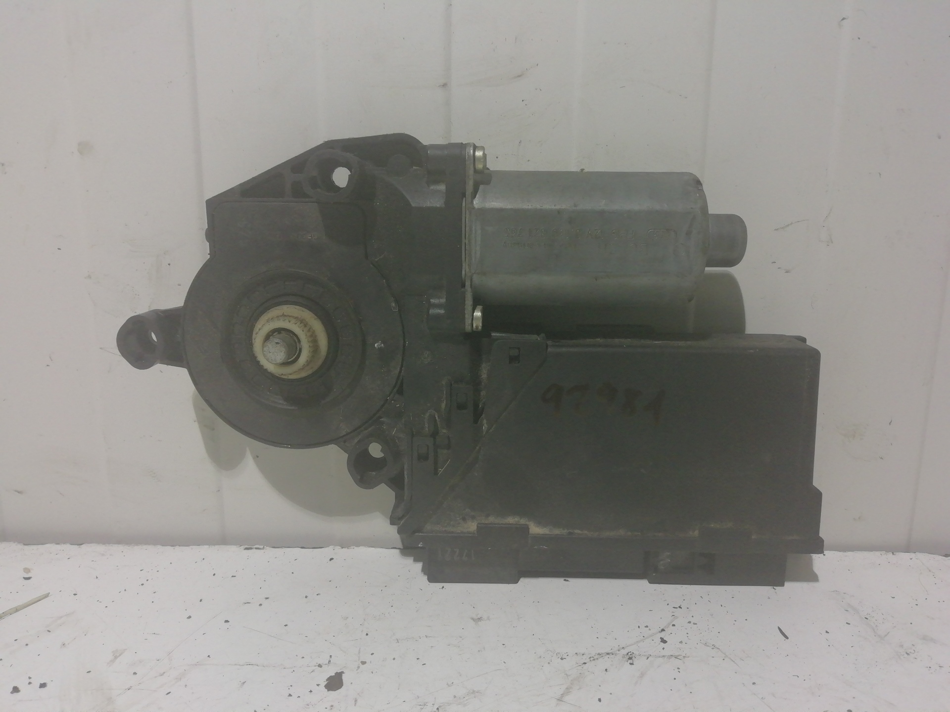 Front left window regulator VOLKSWAGEN GOLF IV BERLINA (1J1)