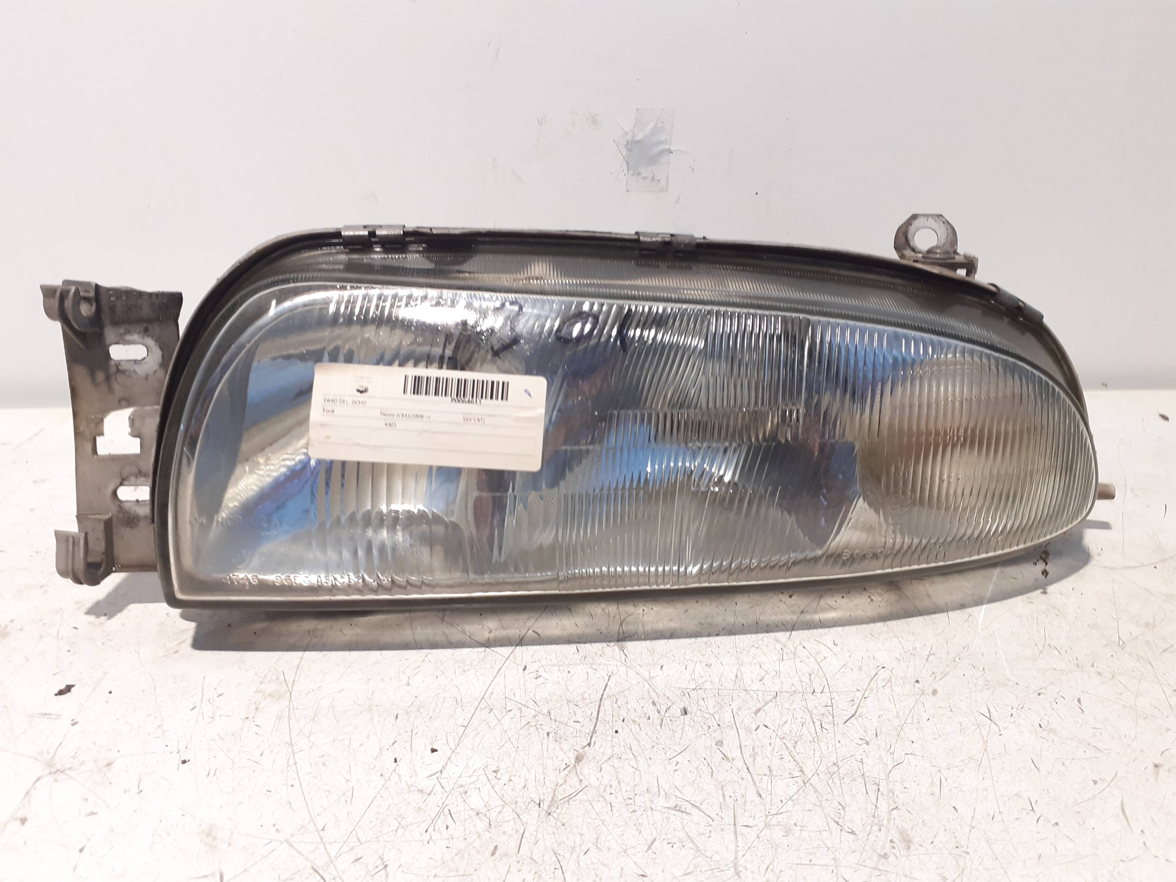 Right headlight FORD FIESTA BERLINA