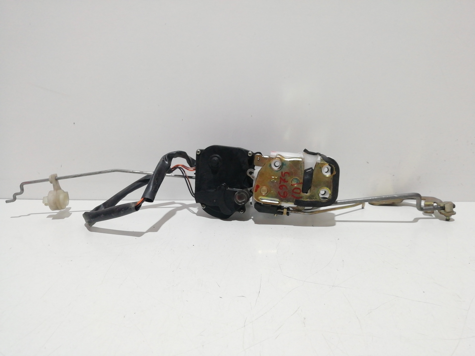 CERRADURA PUERTA DELANTERA DERECHA MG SERIE 800 (RS)