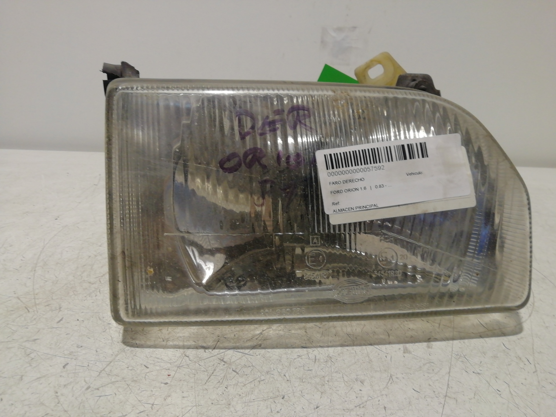 Farol direito FORD ORION