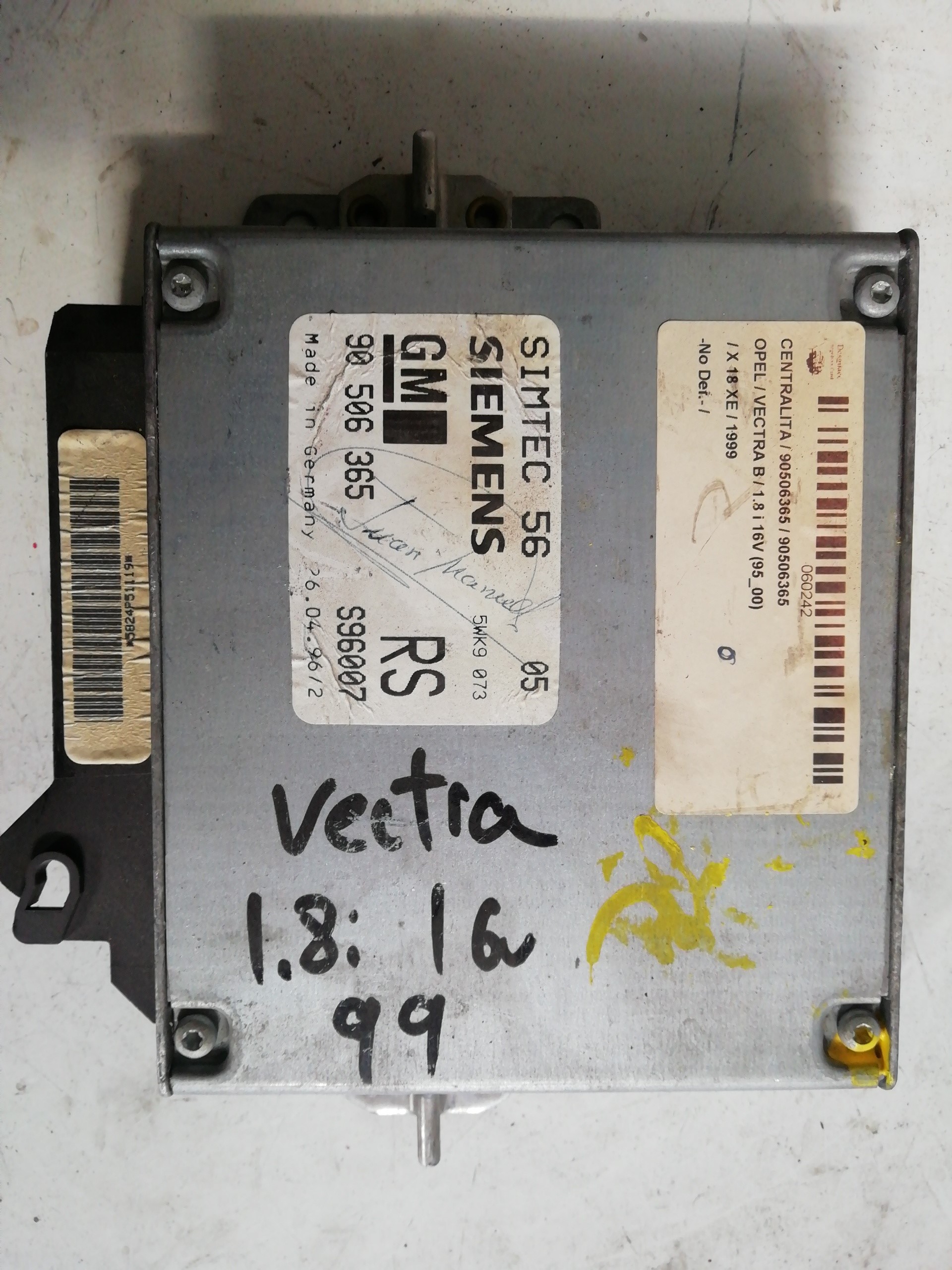 Calculateur moteur OPEL VECTRA B CARAVAN