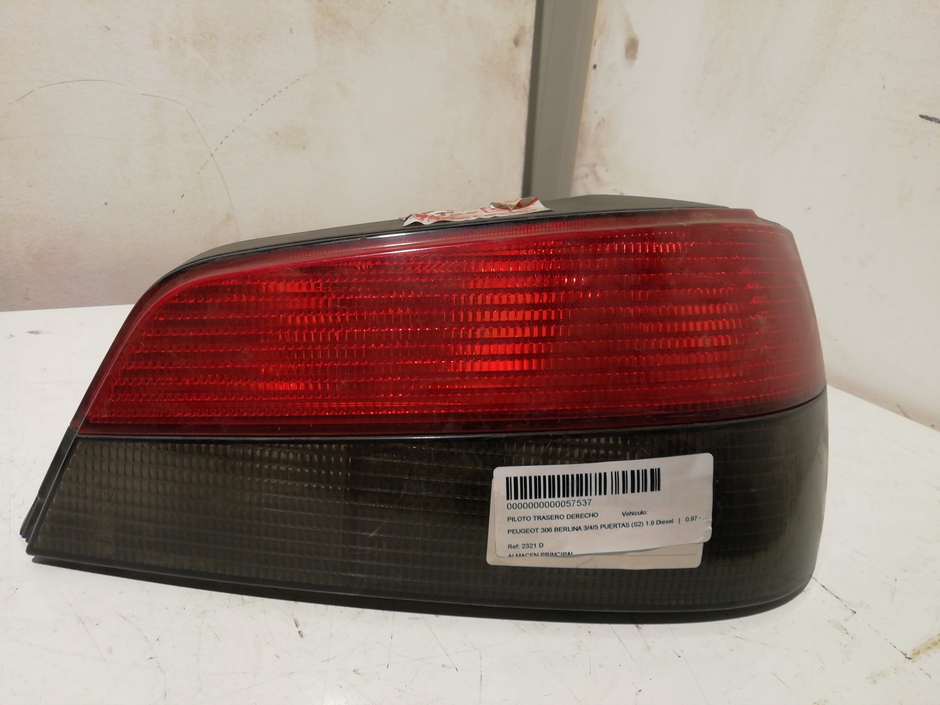 Feu arrière droit PEUGEOT 306 BERLINA 3/4/5 PUERTAS (S2)