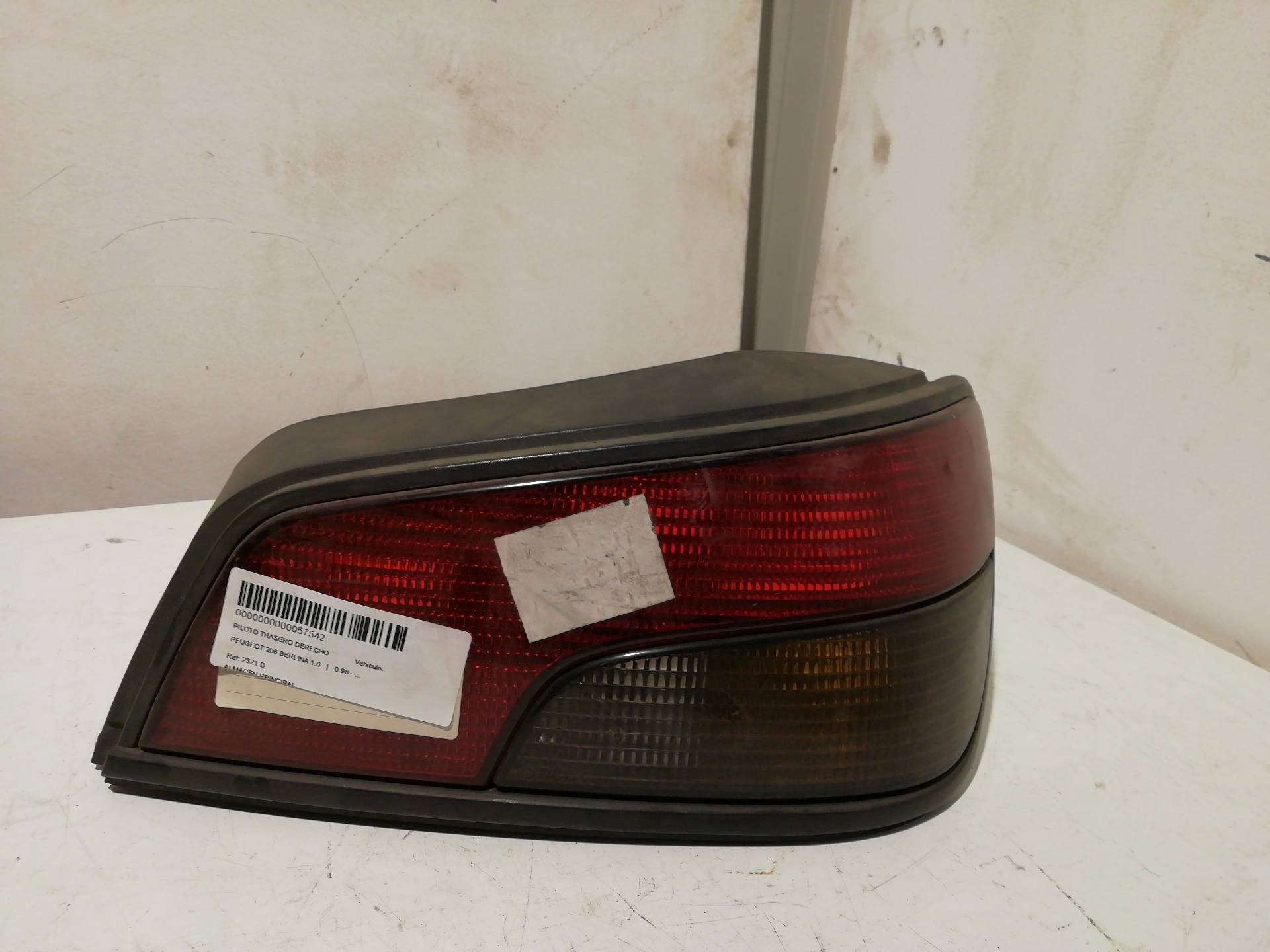 Feu arrière droit PEUGEOT 306 BERLINA 3/4/5 PUERTAS (S2)