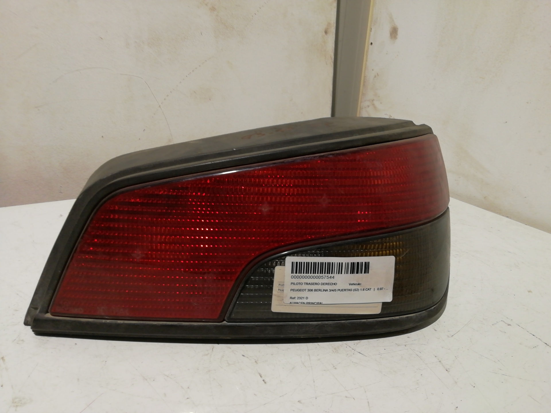 Feu arrière droit PEUGEOT 306 BERLINA 3/4/5 PUERTAS (S2)