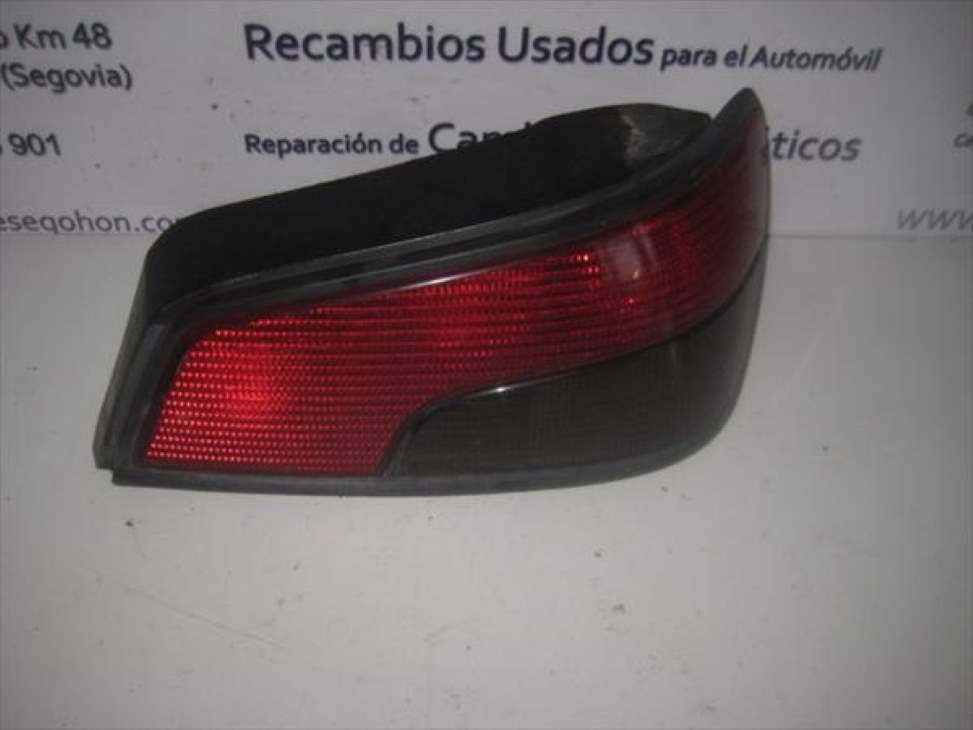 Feu arrière droit PEUGEOT 306 BERLINA 3/4/5 PUERTAS (S2)