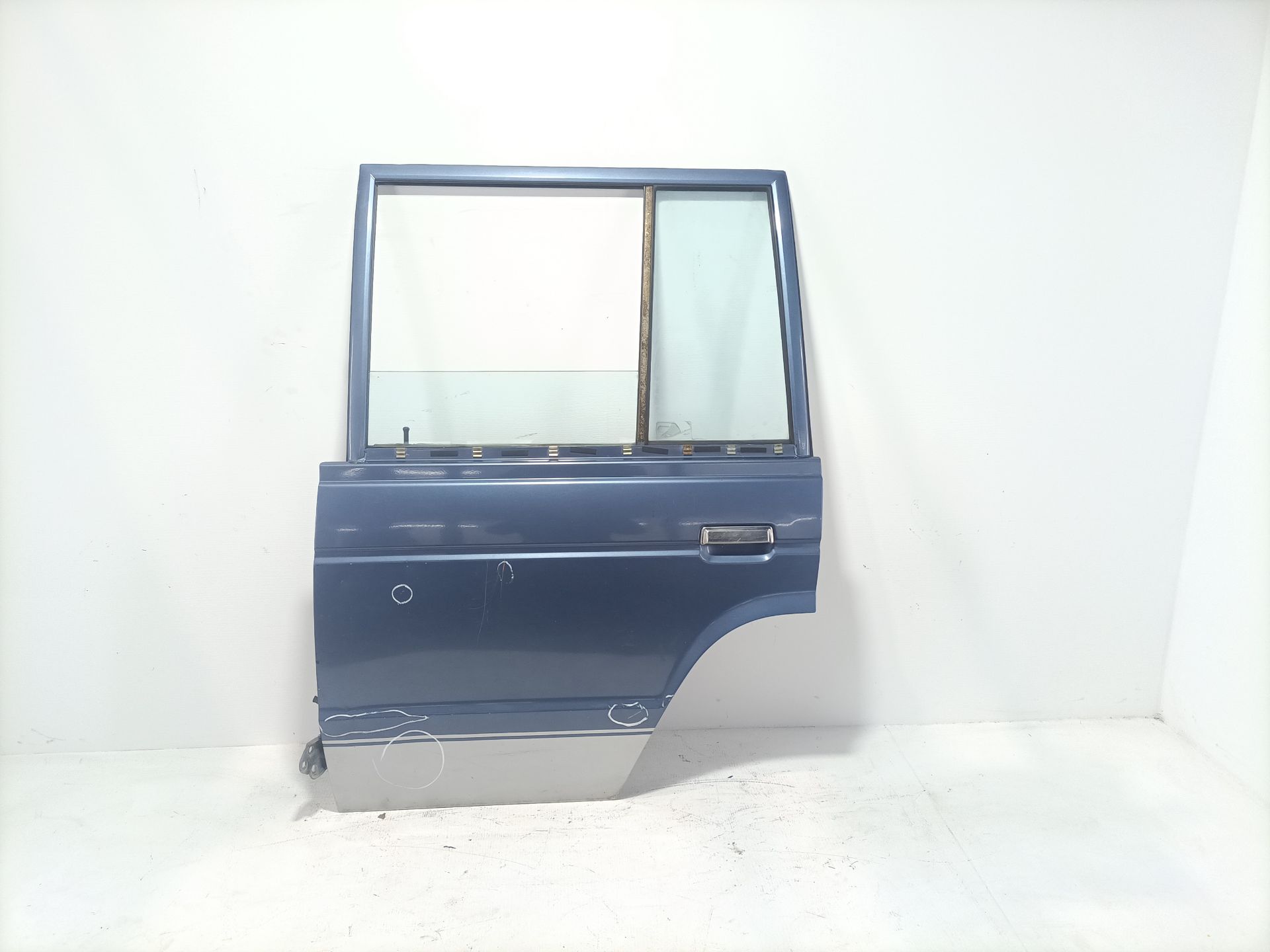 Porta traseira esquerda MITSUBISHI MONTERO (L040)