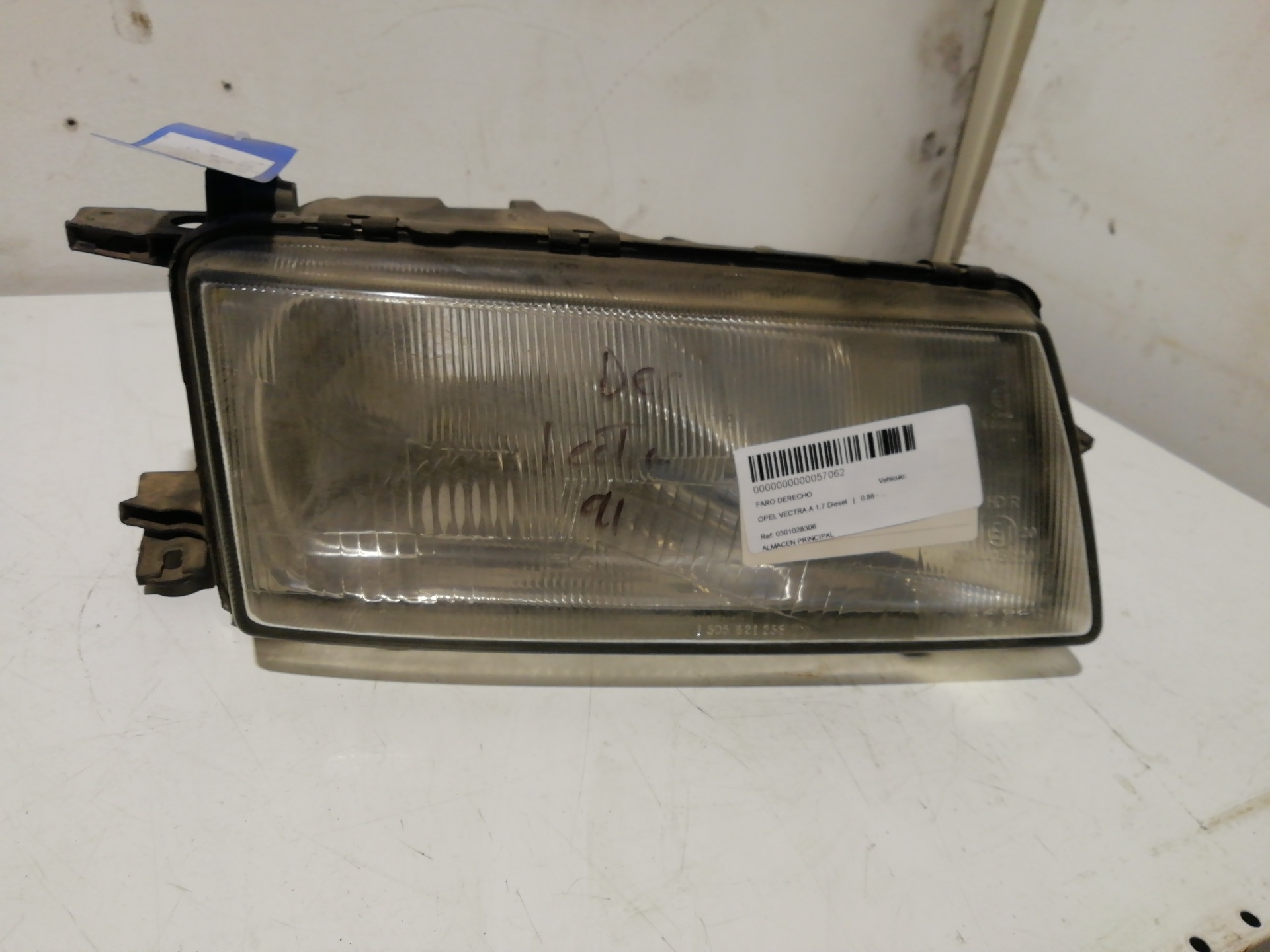 Farol direito OPEL VECTRA A