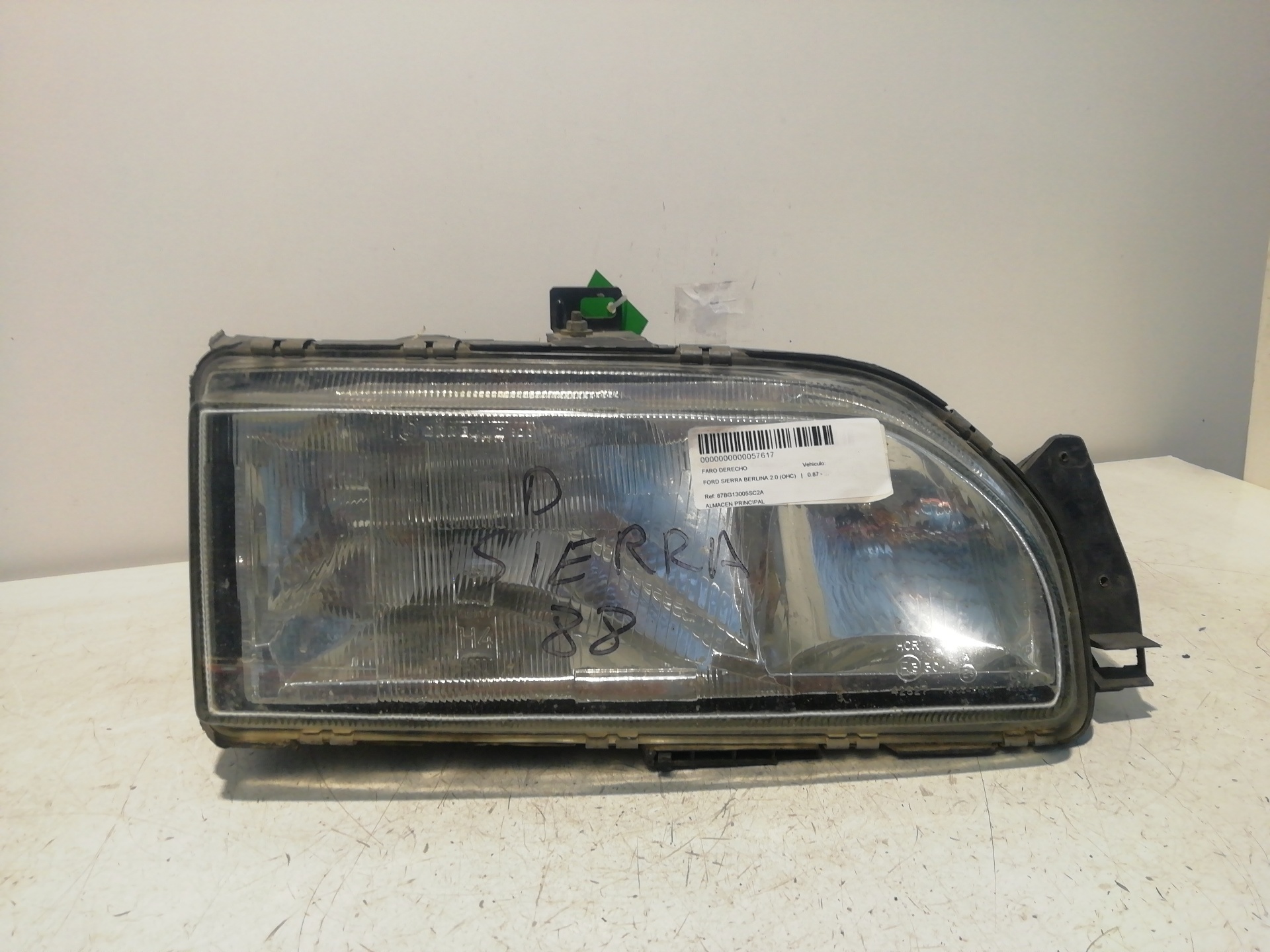 Farol direito FORD SIERRA BERLINA
