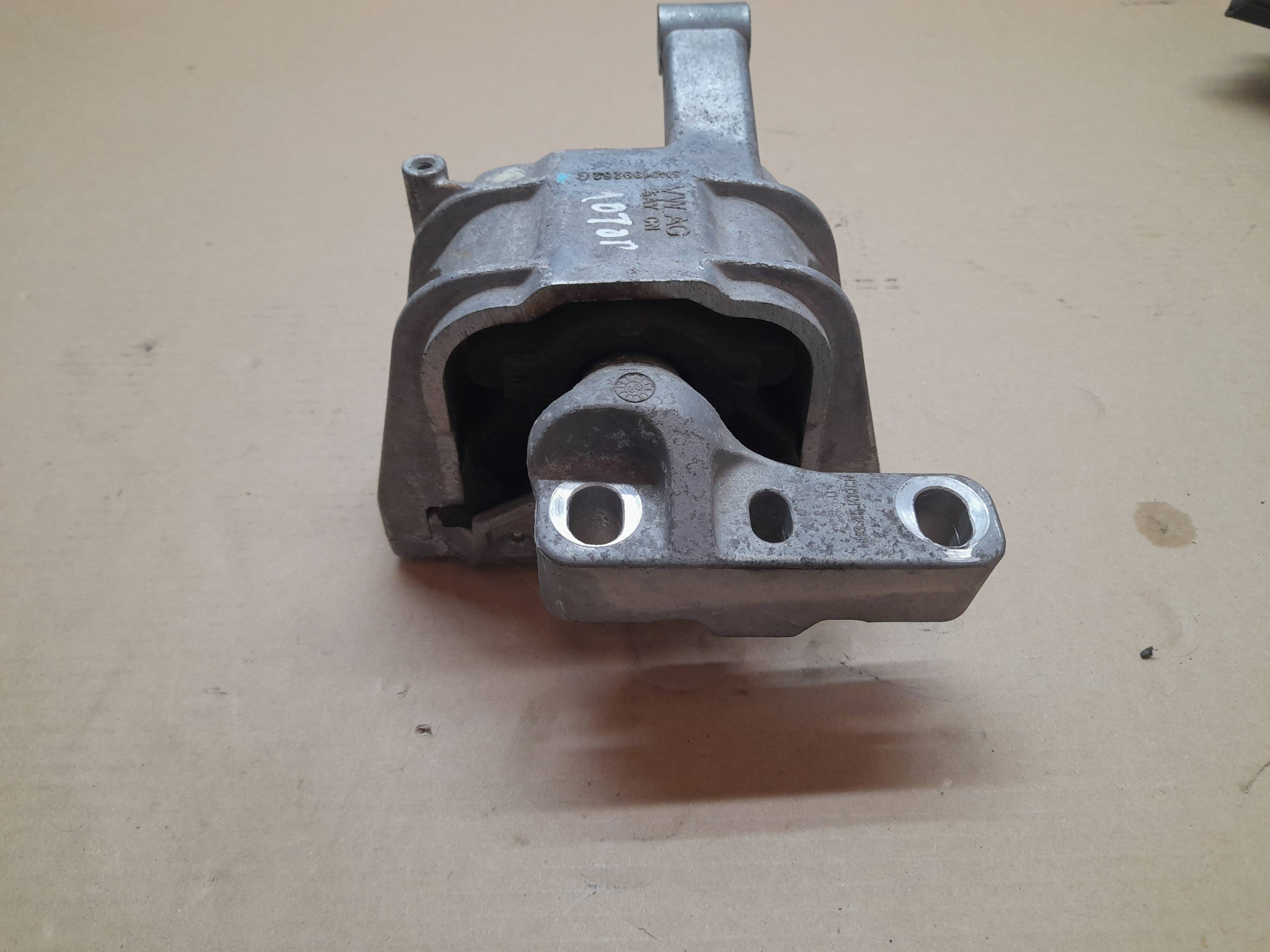 Right engine mount VOLKSWAGEN TIGUAN (5N1)