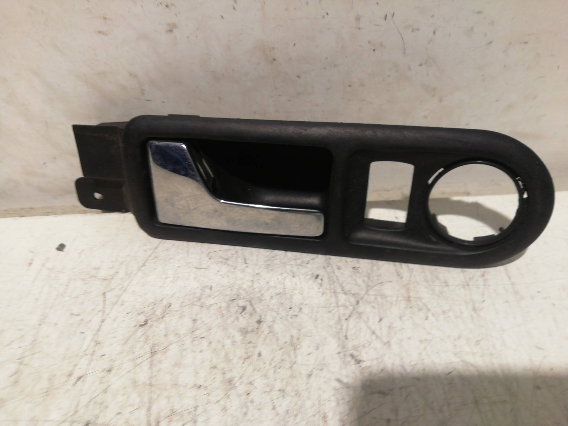 Puxador interno traseiro esquerdo VOLKSWAGEN GOLF IV BERLINA (1J1)