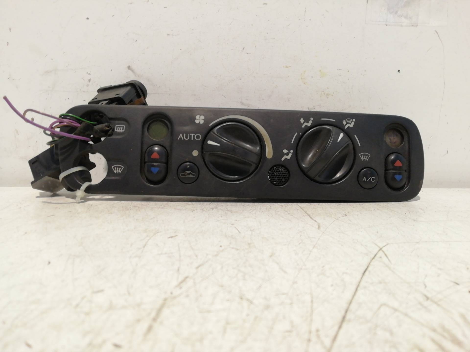 Comando climatizador FORD SCORPIO