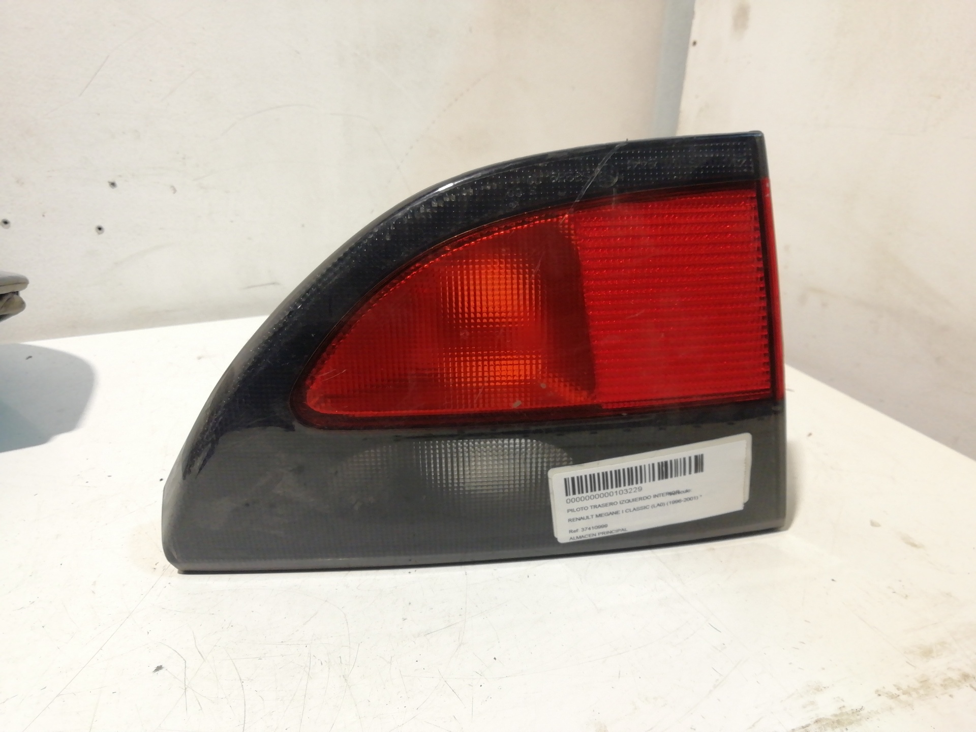 Feu arrière gauche intérieur RENAULT MEGANE I CLASSIC (LA0)