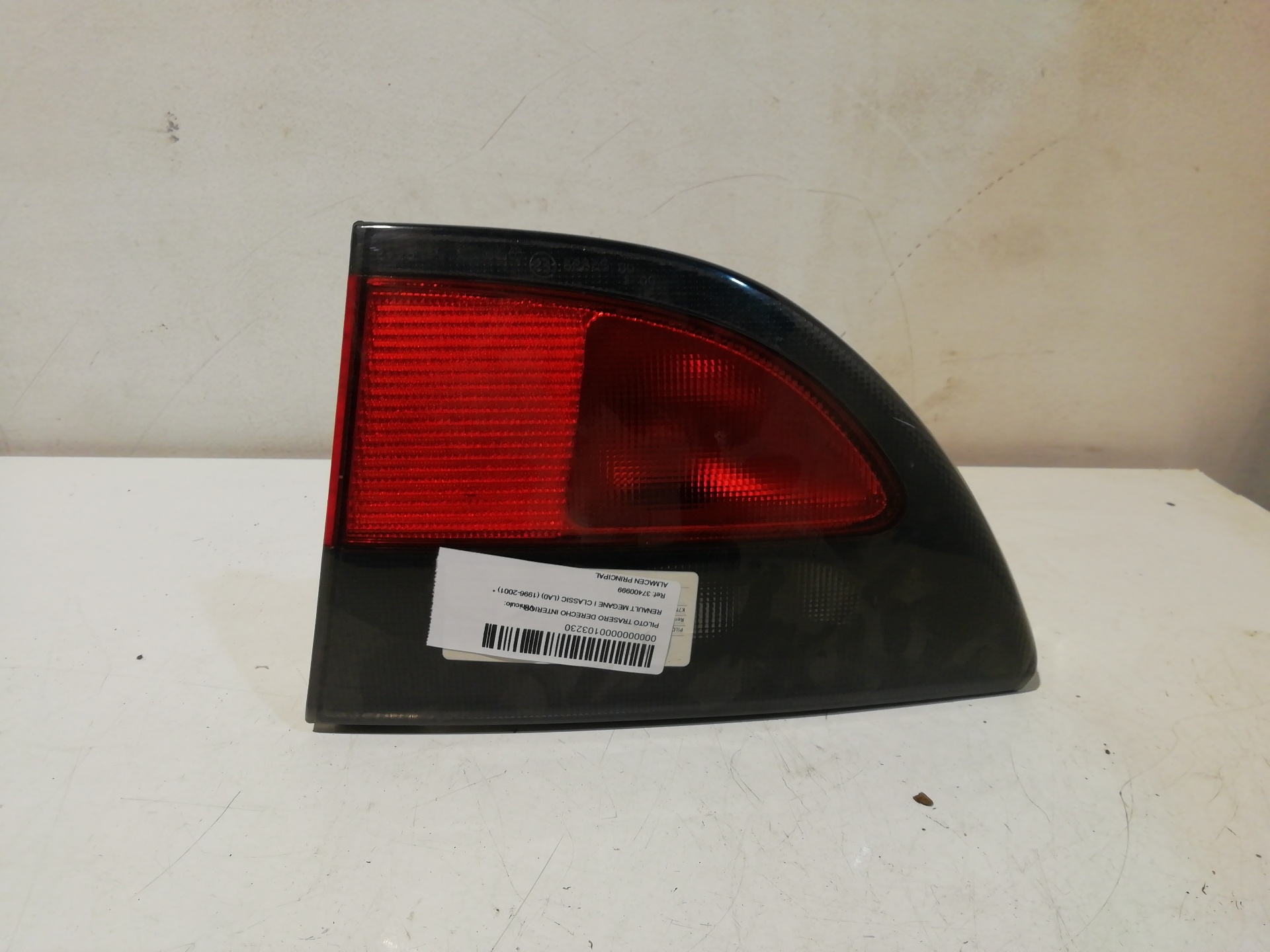 Feu arrière droit intérieur RENAULT MEGANE I CLASSIC (LA0)