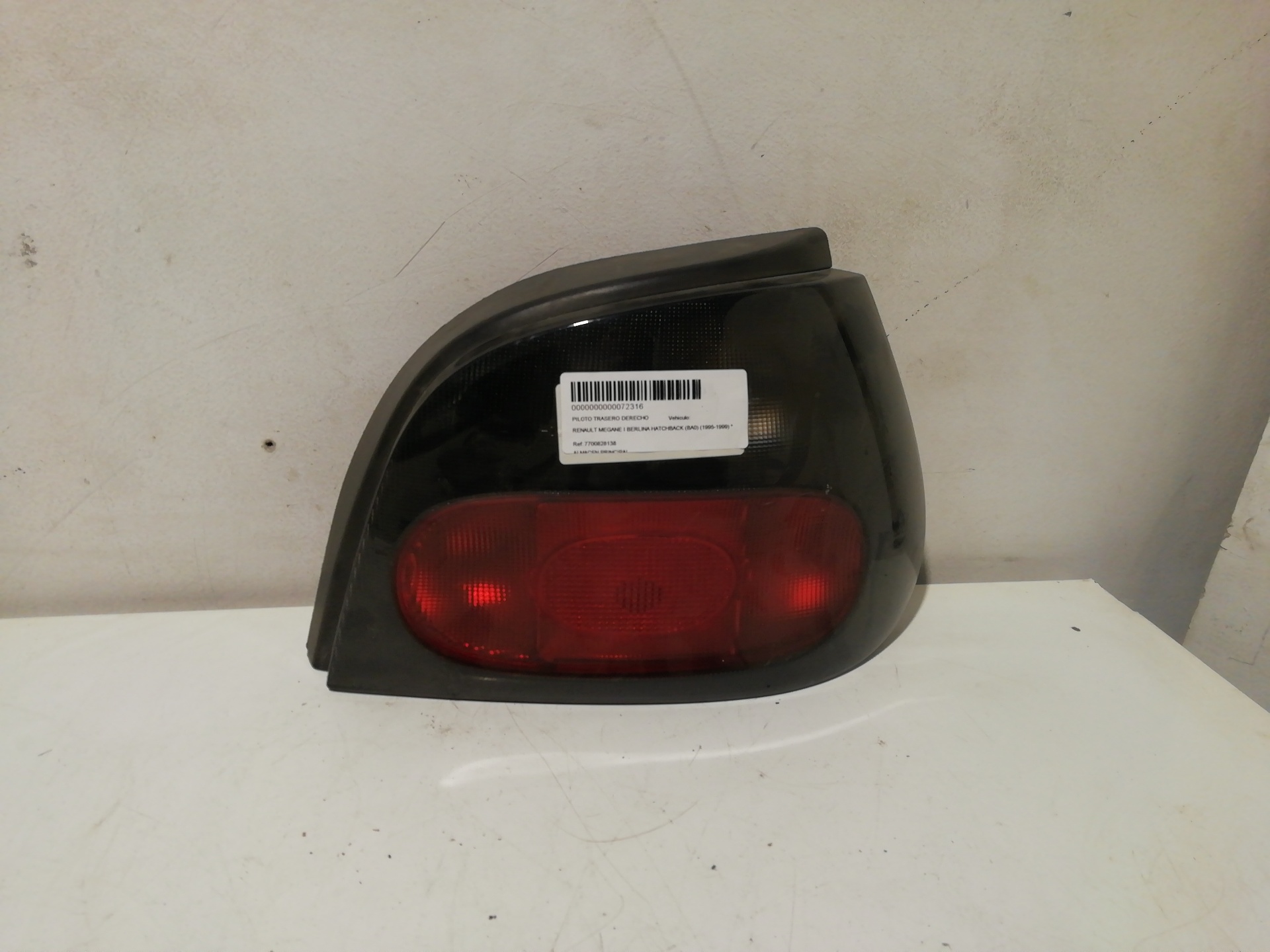 Feu arrière droit RENAULT MEGANE I CLASSIC (LA0)